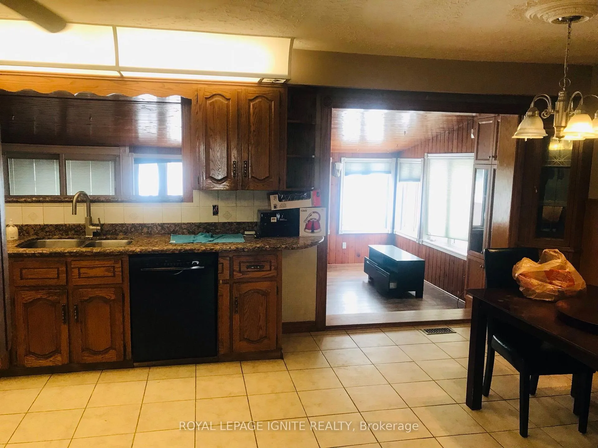 Photo 10 of 690 Taunton Road W, Oshawa, Northwood — HOMEH