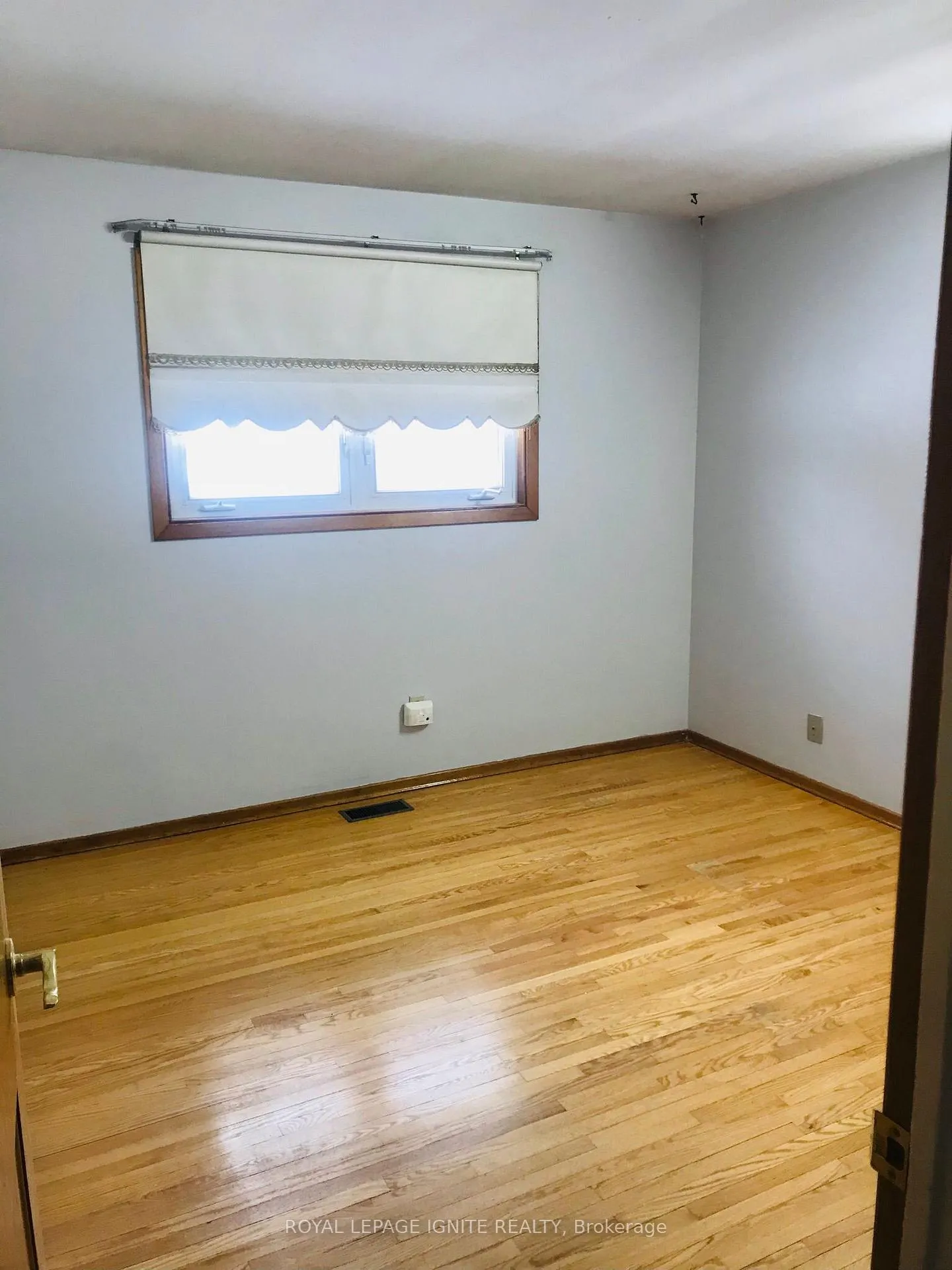 Photo 11 of 690 Taunton Road W, Oshawa, Northwood — HOMEH