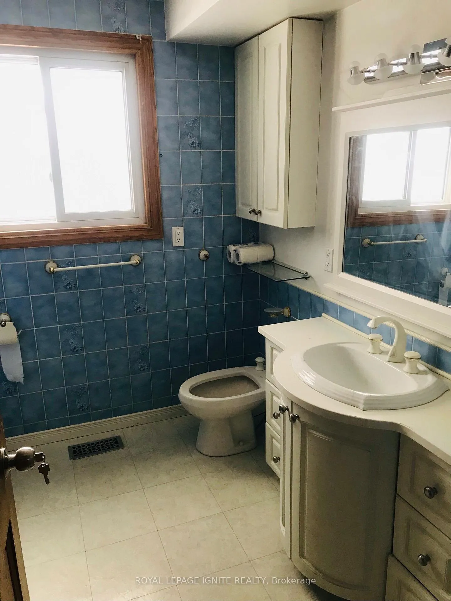 Photo 12 of 690 Taunton Road W, Oshawa, Northwood — HOMEH
