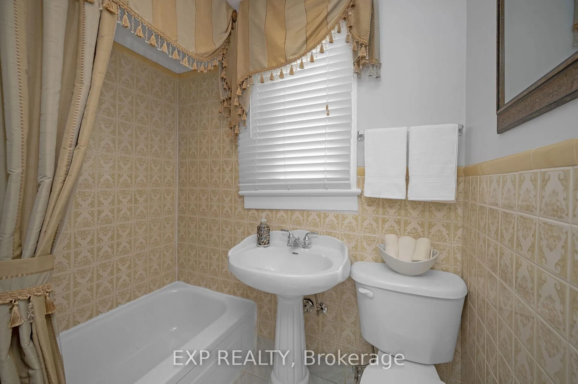 Photo 19 of 102 Manning Avenue, Toronto, Trinity-Bellwoods — HOMEH