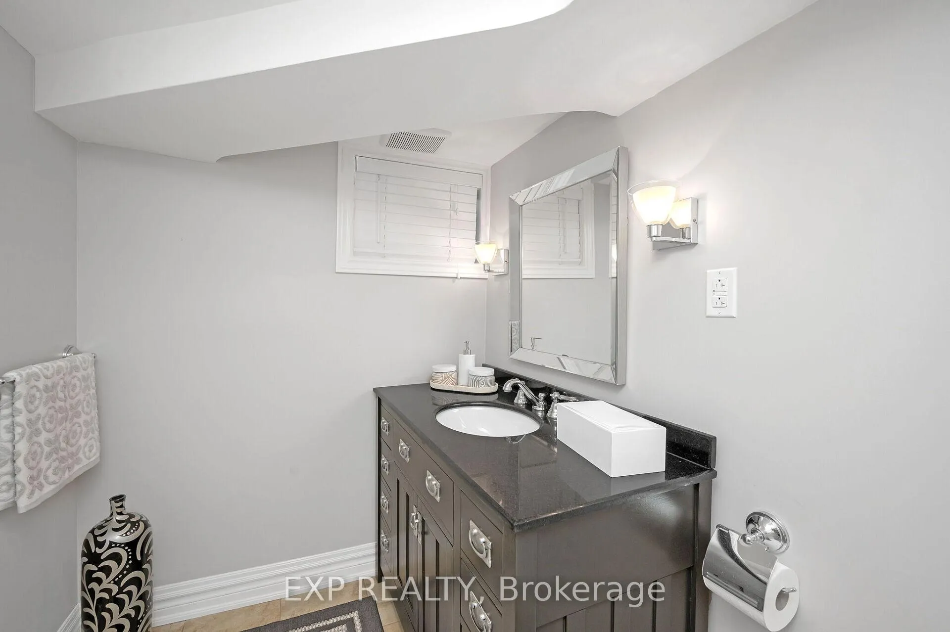 Photo 32 of 102 Manning Avenue, Toronto, Trinity-Bellwoods — HOMEH