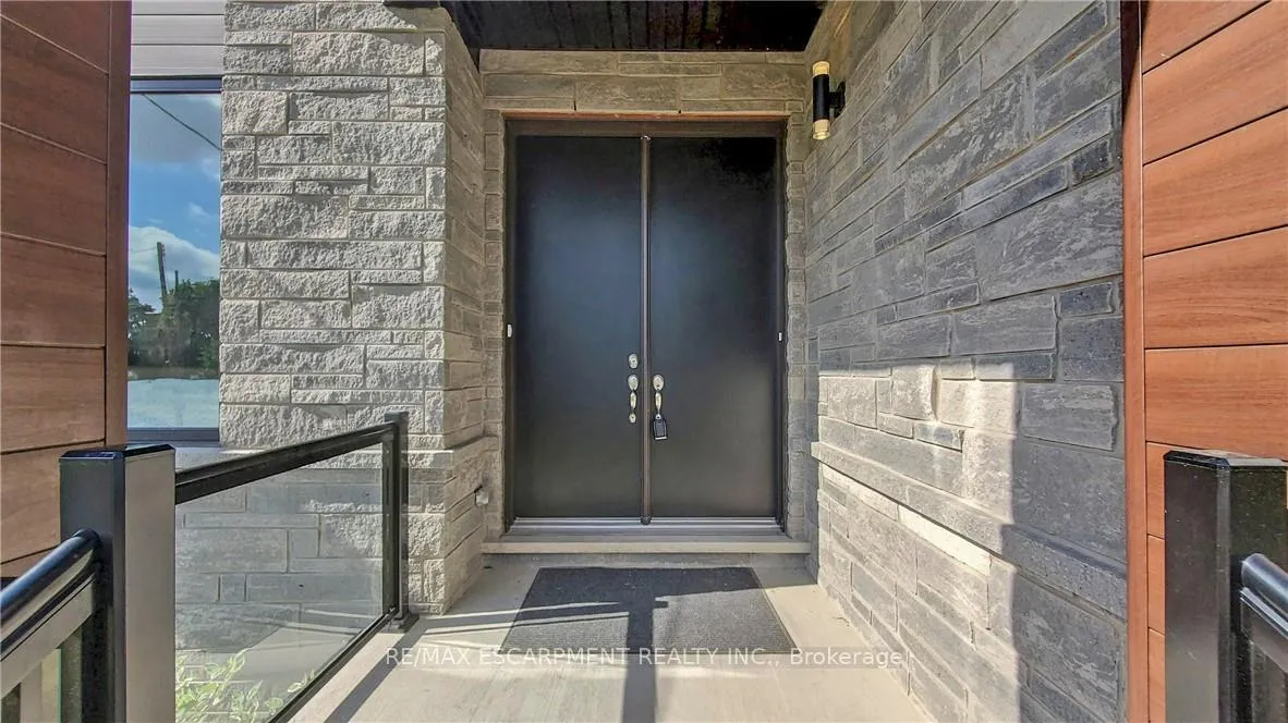 Photo 3 of 382A Southcote Road, Hamilton, Ancaster — HOMEH