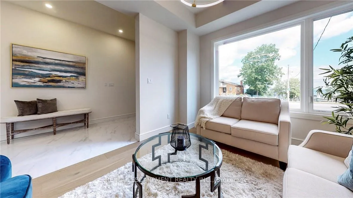 Photo 5 of 382A Southcote Road, Hamilton, Ancaster — HOMEH