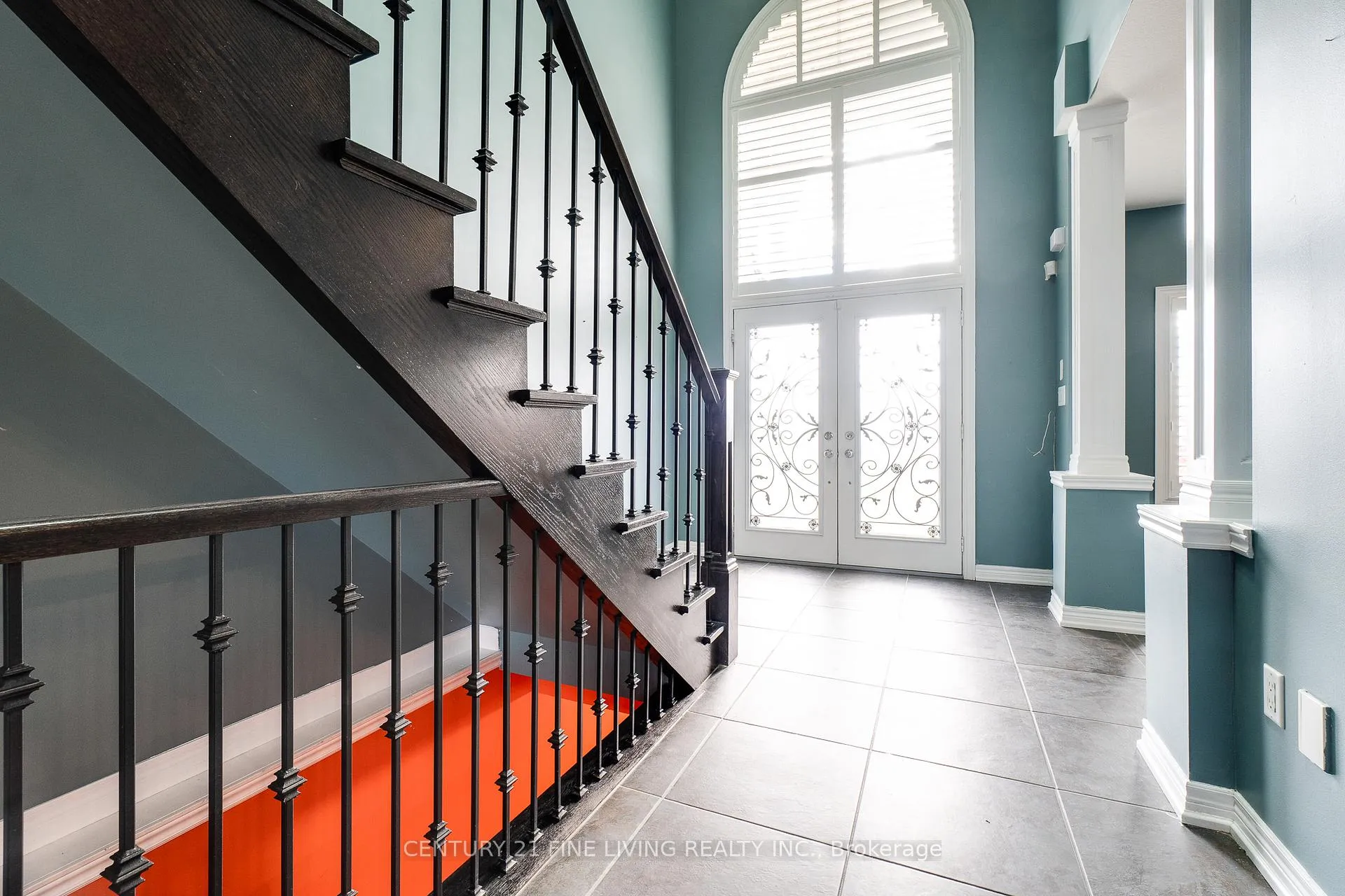 Photo 3 of 31 Weaver Drive, Hamilton, Ancaster — HOMEH