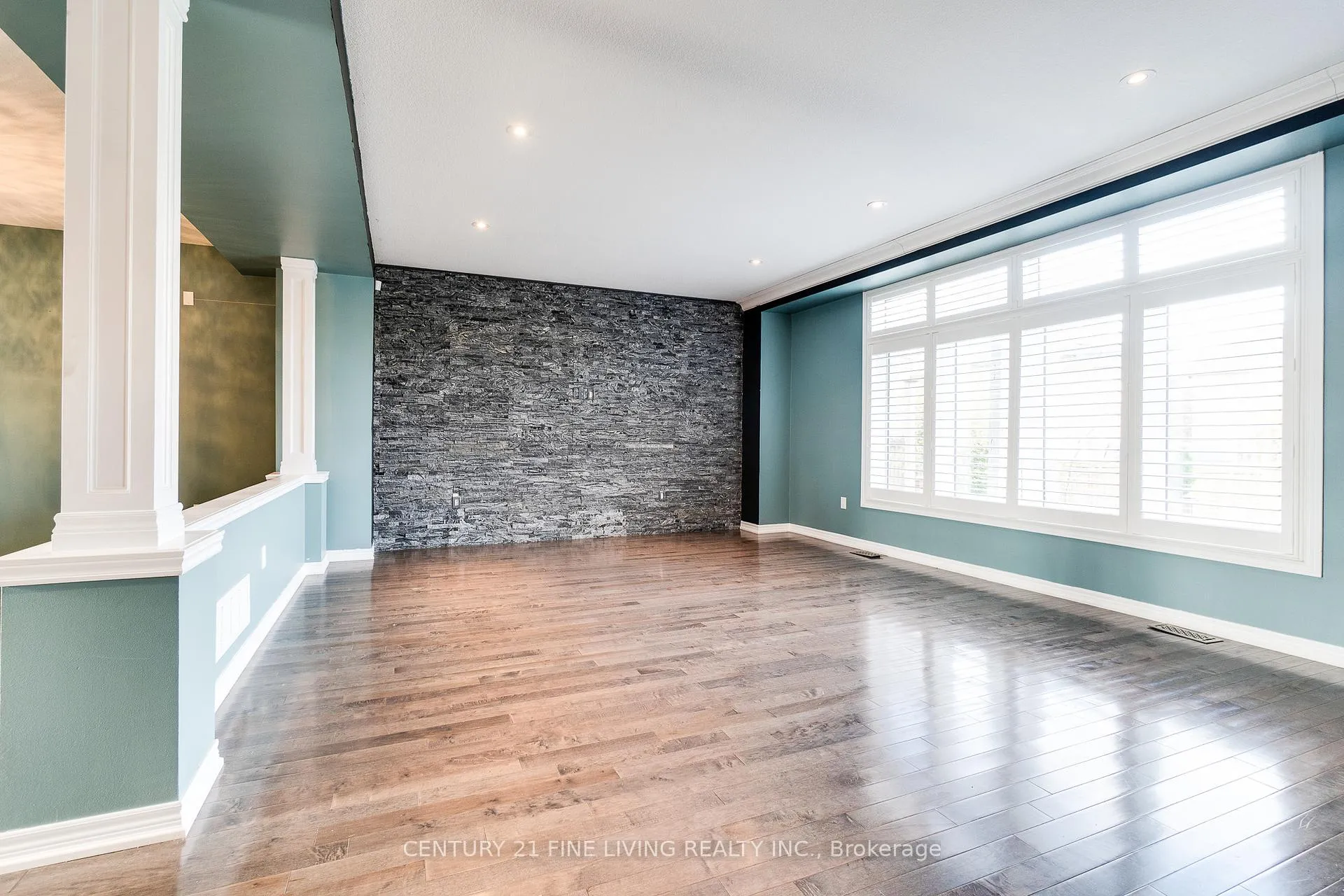 Photo 5 of 31 Weaver Drive, Hamilton, Ancaster — HOMEH