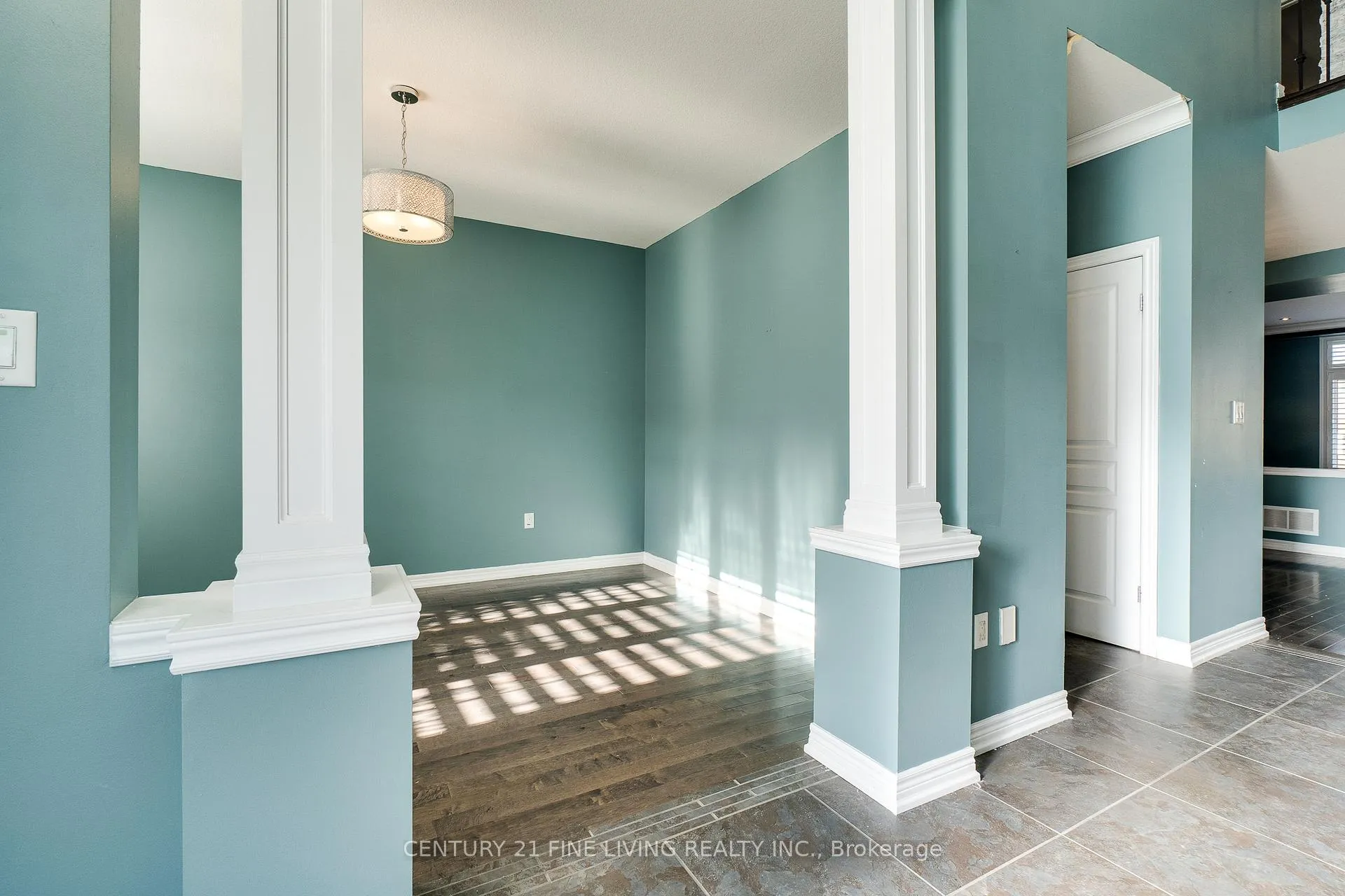 Photo 7 of 31 Weaver Drive, Hamilton, Ancaster — HOMEH