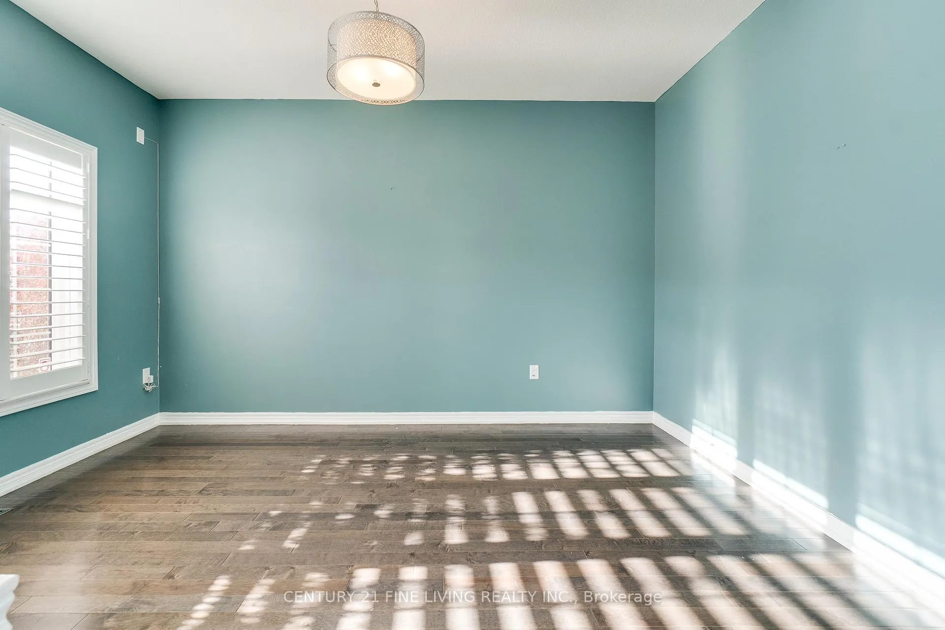 Photo 8 of 31 Weaver Drive, Hamilton, Ancaster — HOMEH