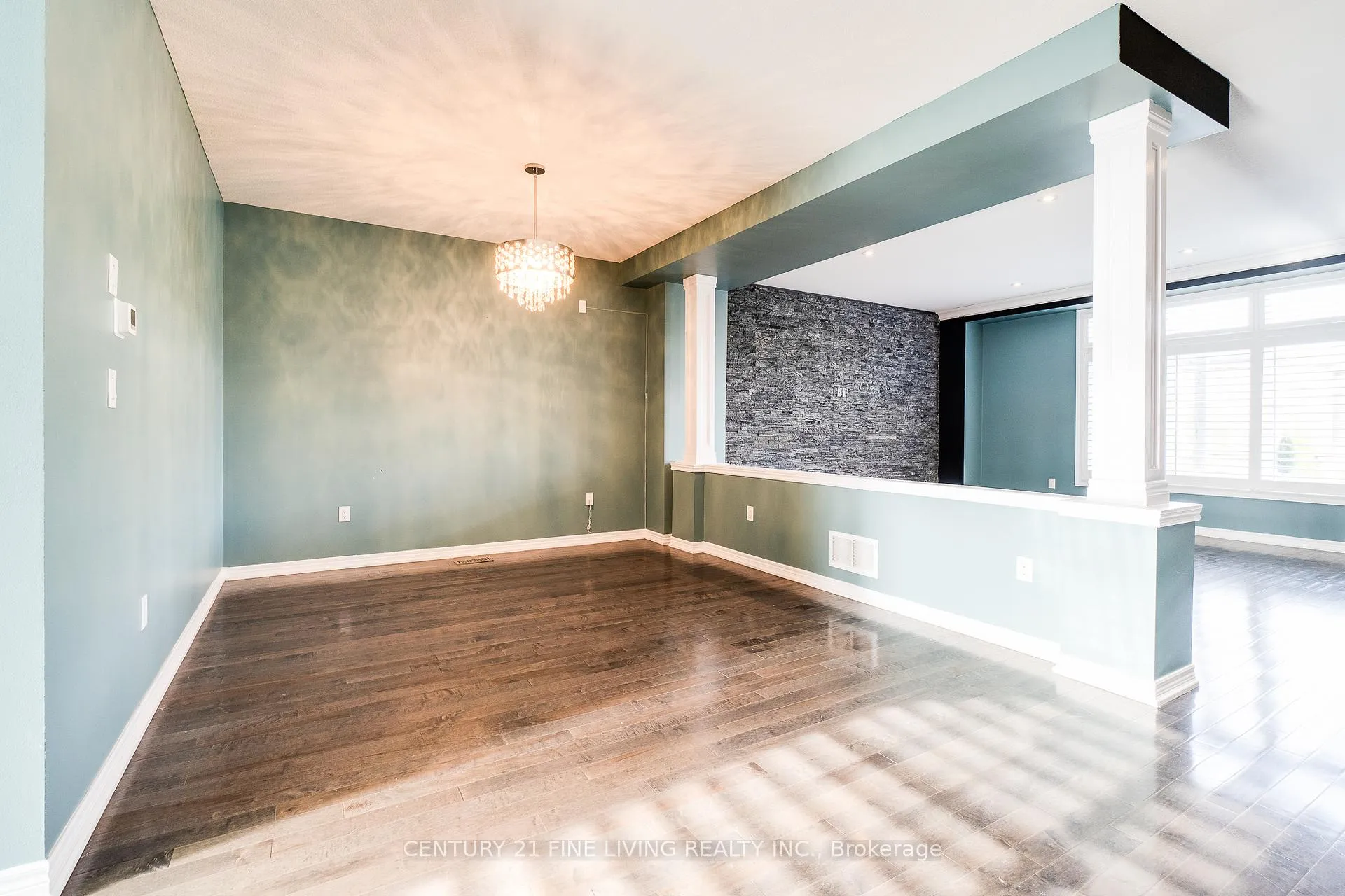Photo 10 of 31 Weaver Drive, Hamilton, Ancaster — HOMEH