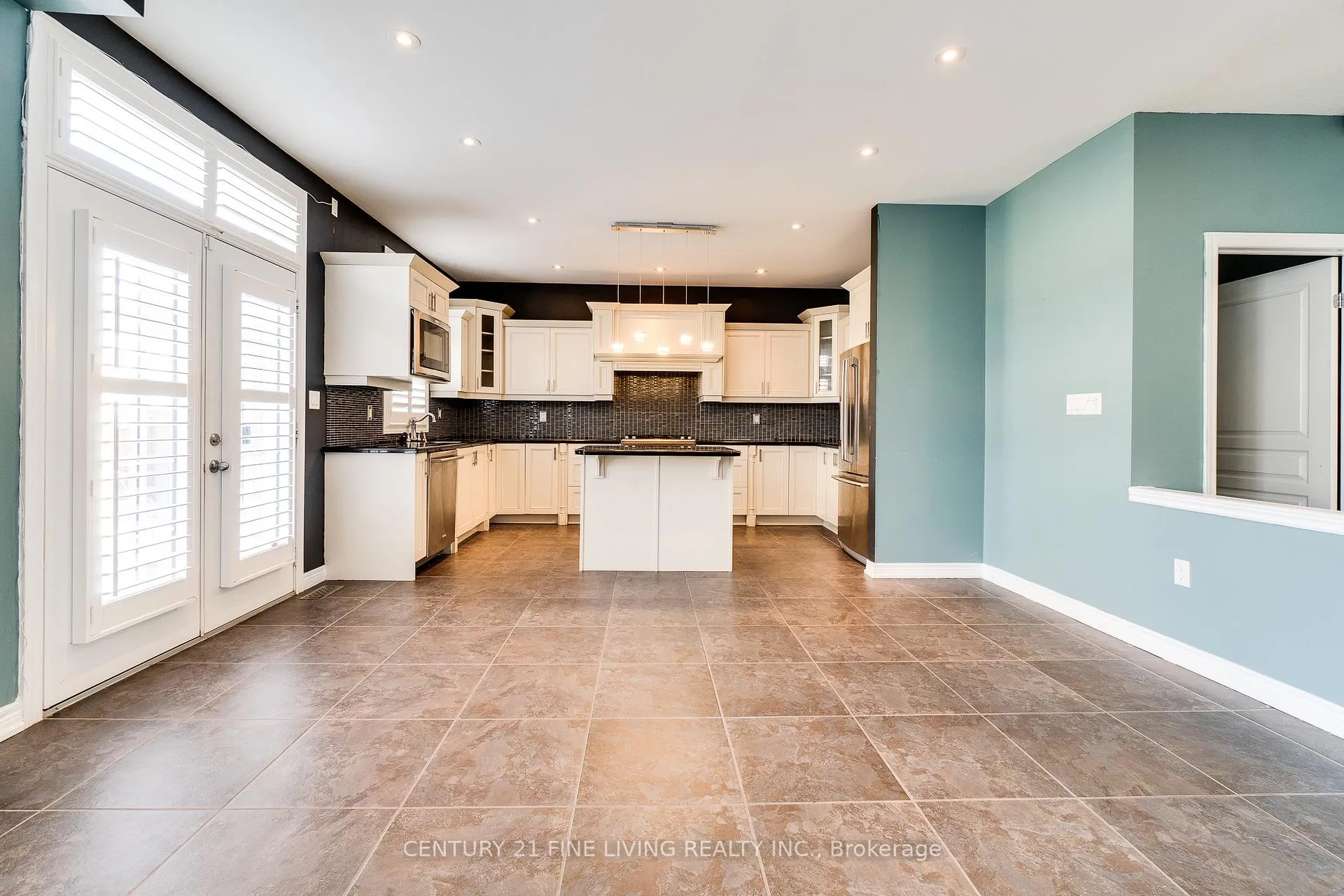 Photo 12 of 31 Weaver Drive, Hamilton, Ancaster — HOMEH