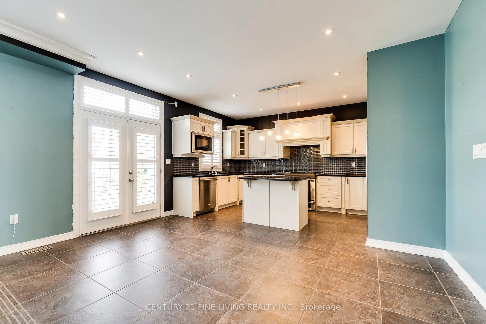 Photo 13 of 31 Weaver Drive, Hamilton, Ancaster — HOMEH