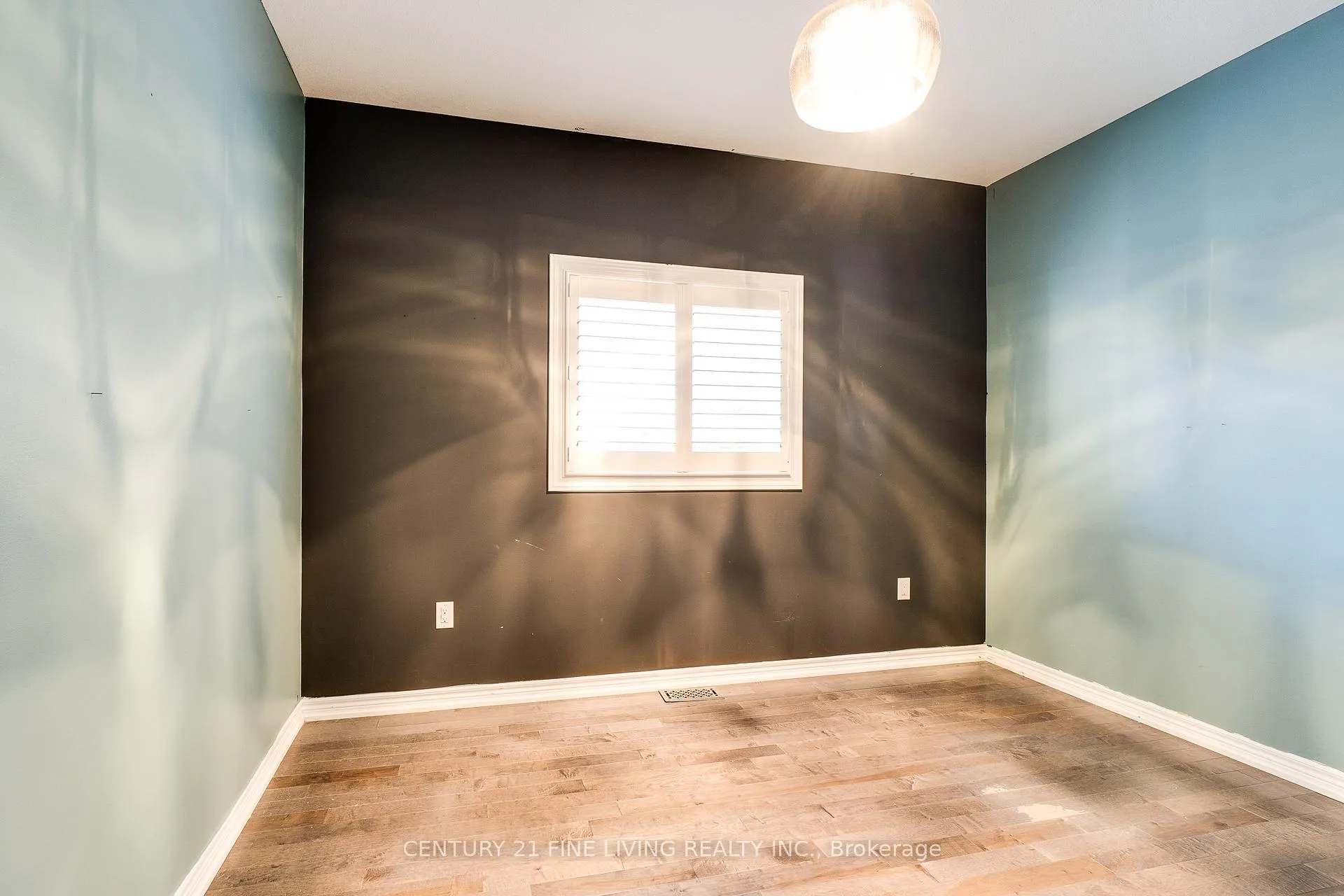 Photo 18 of 31 Weaver Drive, Hamilton, Ancaster — HOMEH