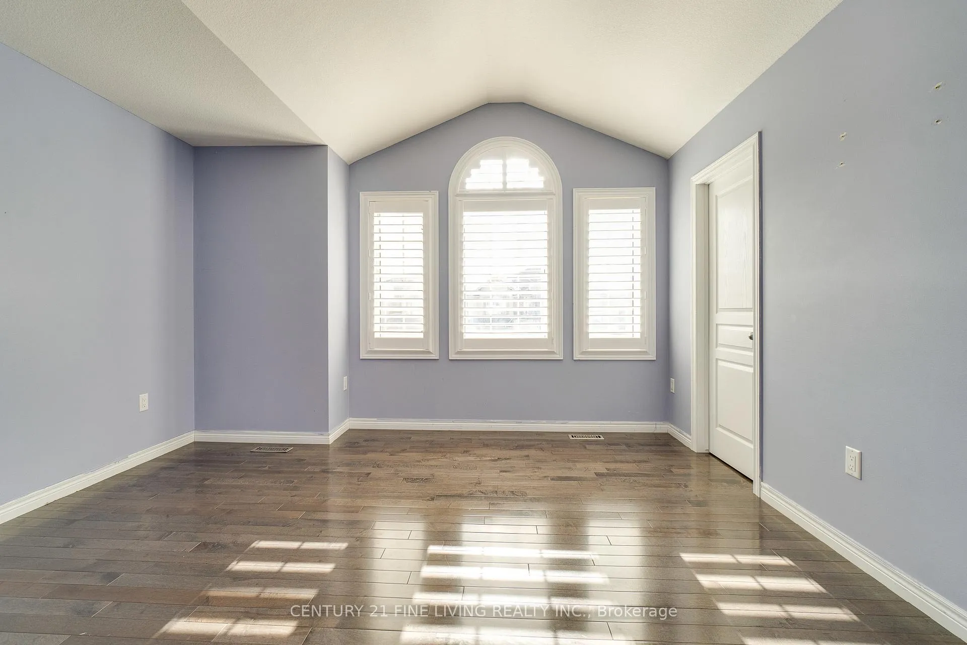 Photo 26 of 31 Weaver Drive, Hamilton, Ancaster — HOMEH
