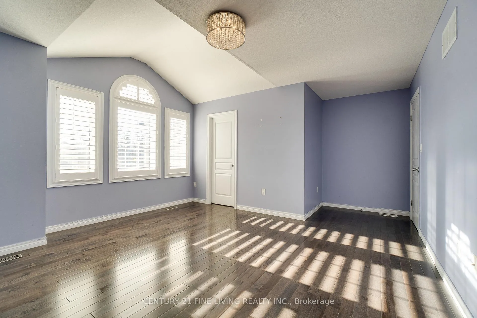 Photo 27 of 31 Weaver Drive, Hamilton, Ancaster — HOMEH