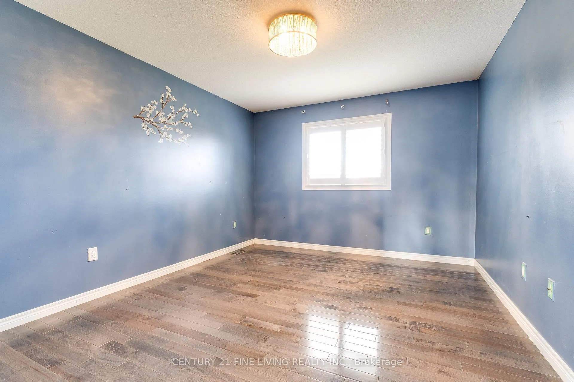Photo 29 of 31 Weaver Drive, Hamilton, Ancaster — HOMEH