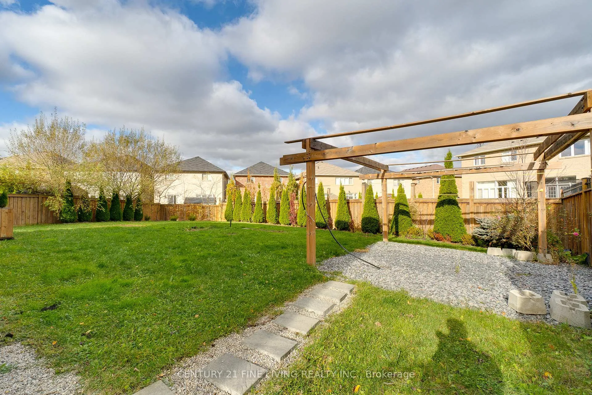 Photo 37 of 31 Weaver Drive, Hamilton, Ancaster — HOMEH