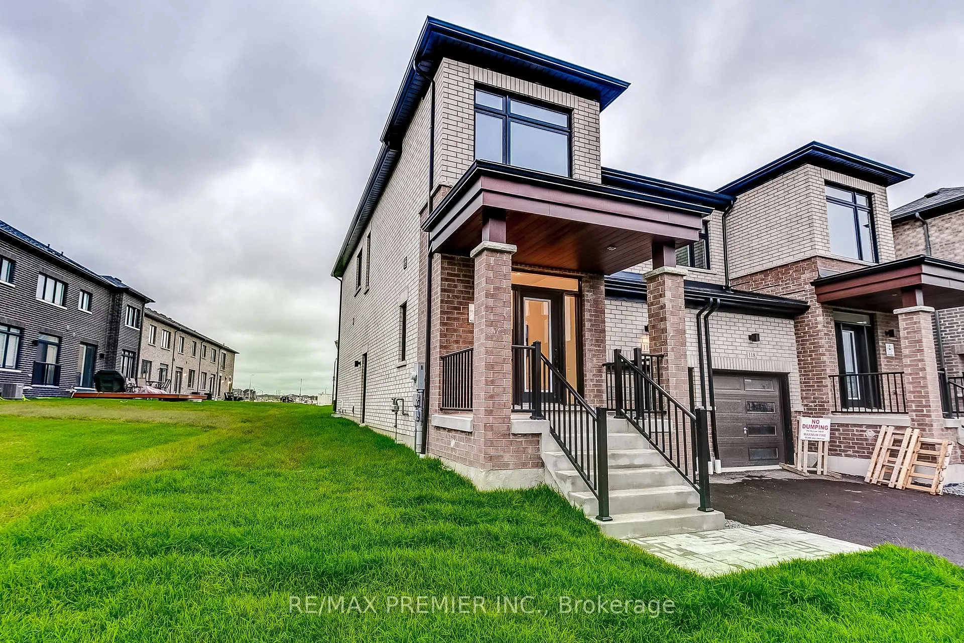Photo 3 of 115 Armilia Place, Whitby, Rural Whitby — HOMEH