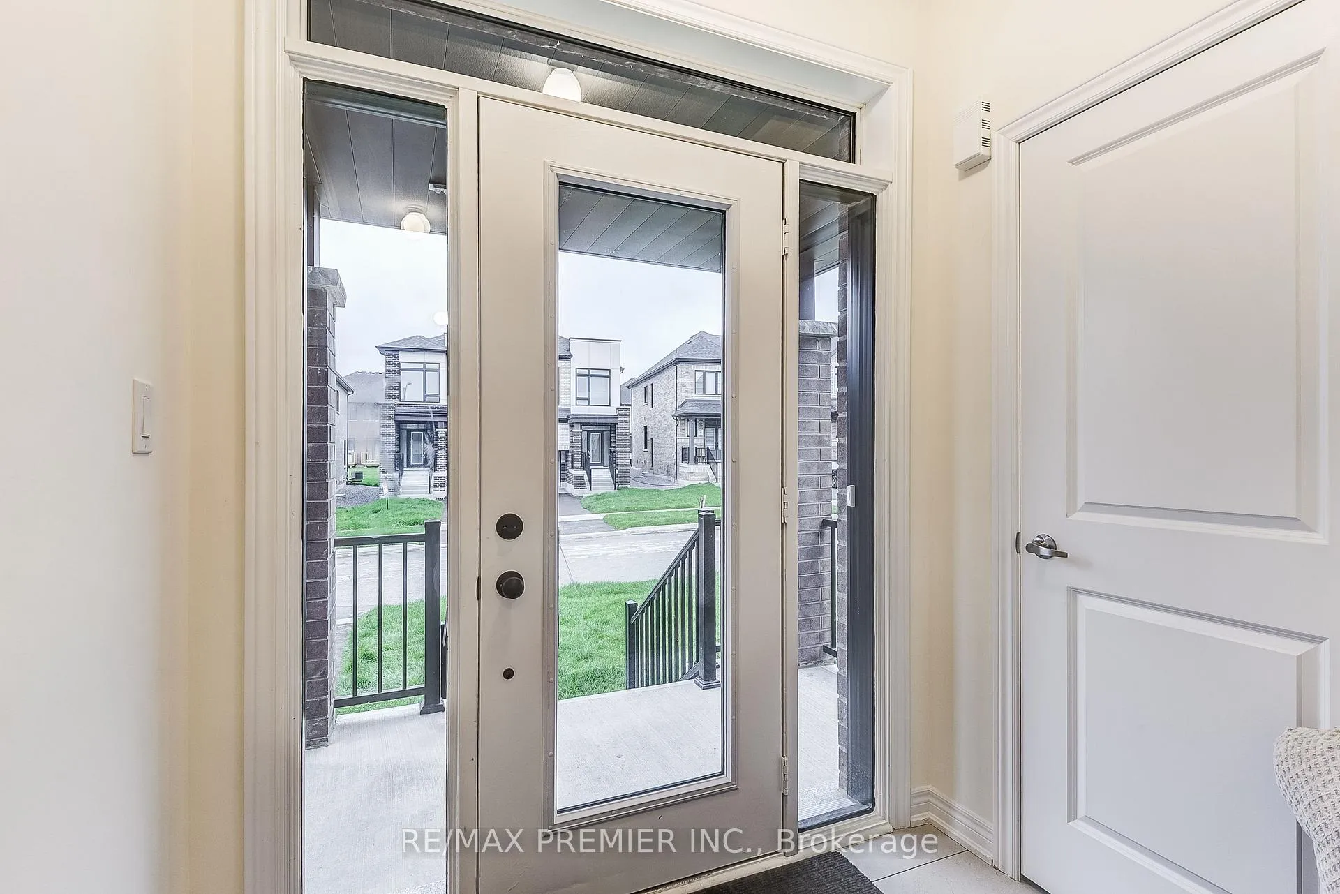 Photo 6 of 115 Armilia Place, Whitby, Rural Whitby — HOMEH