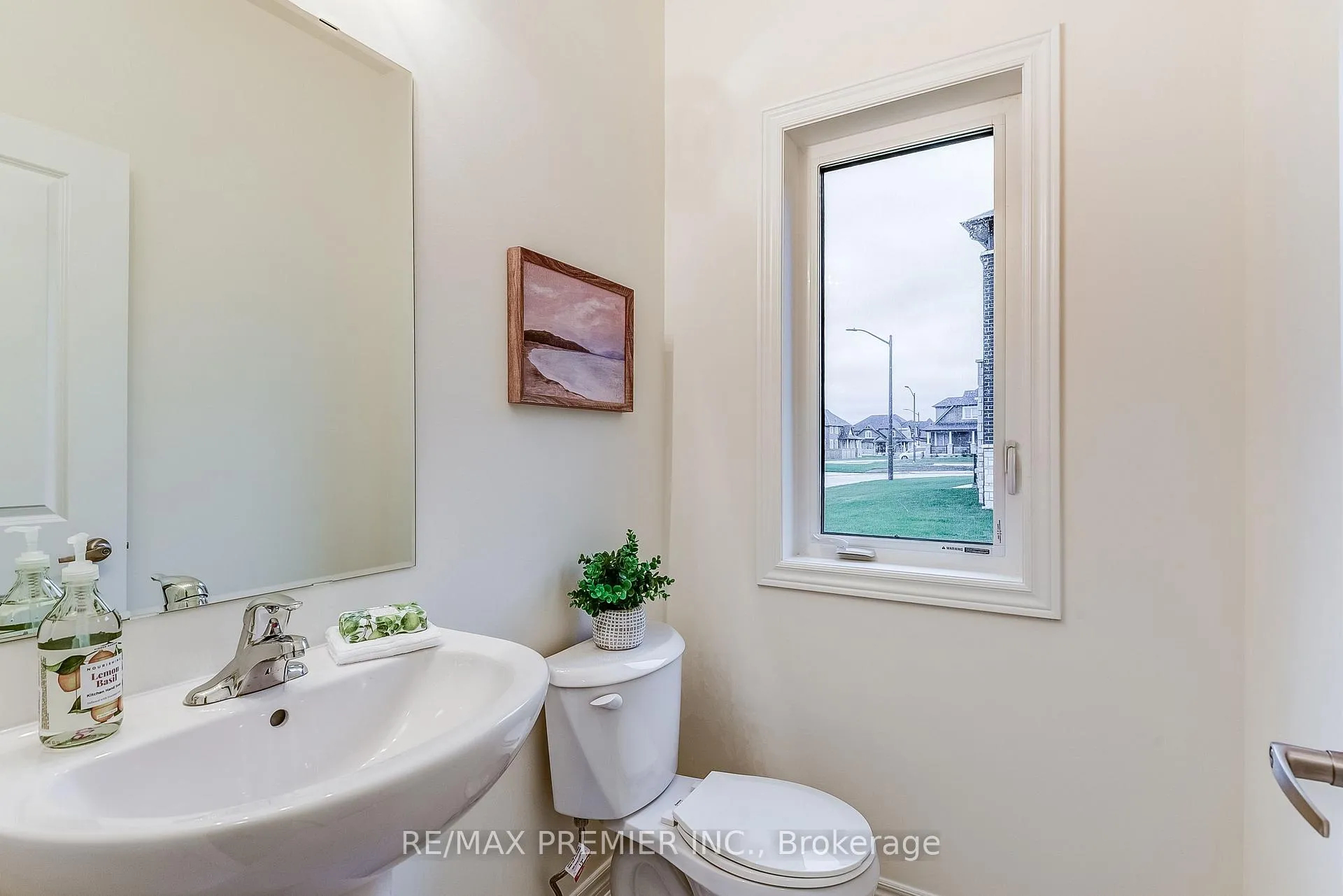 Photo 8 of 115 Armilia Place, Whitby, Rural Whitby — HOMEH