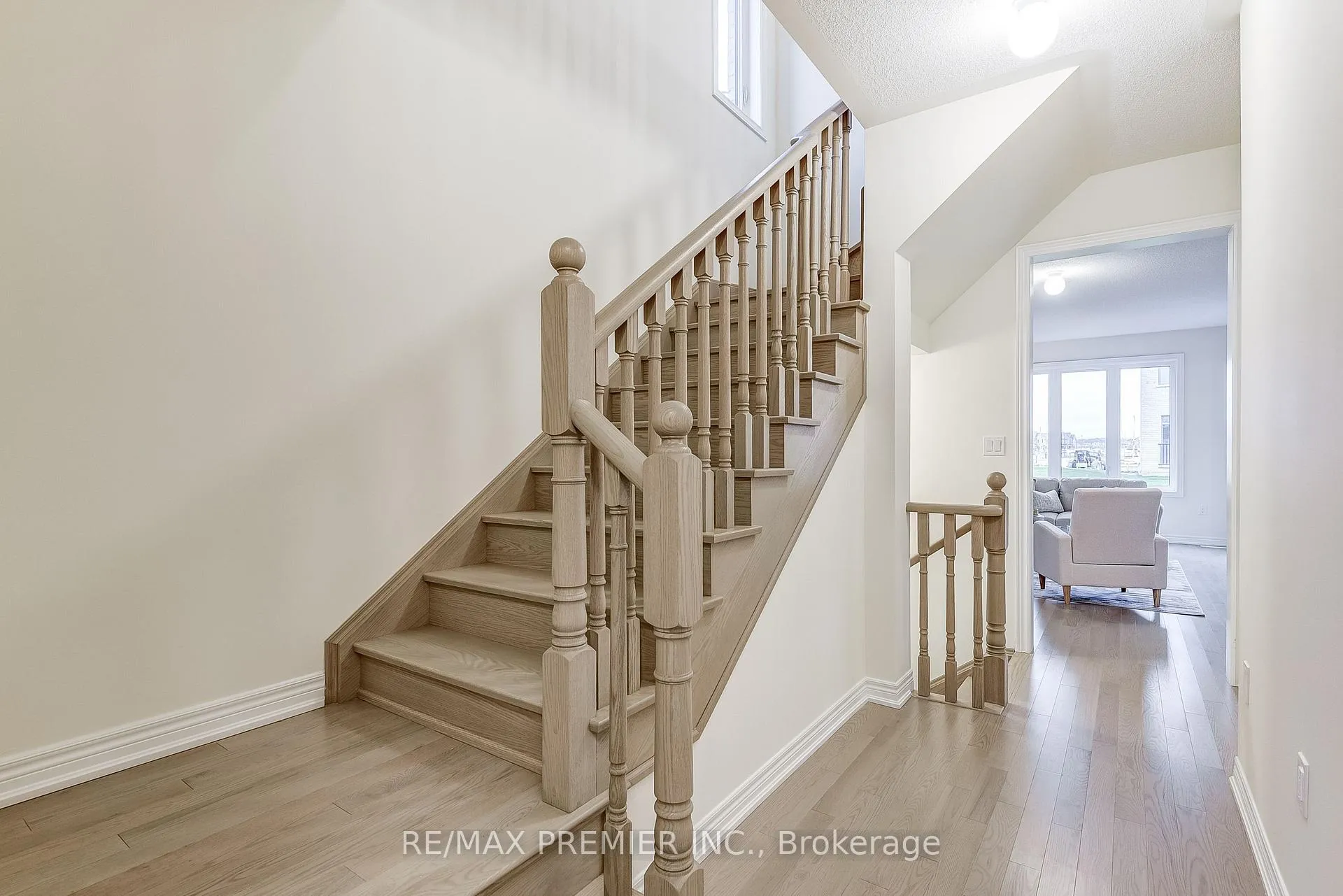 Photo 9 of 115 Armilia Place, Whitby, Rural Whitby — HOMEH