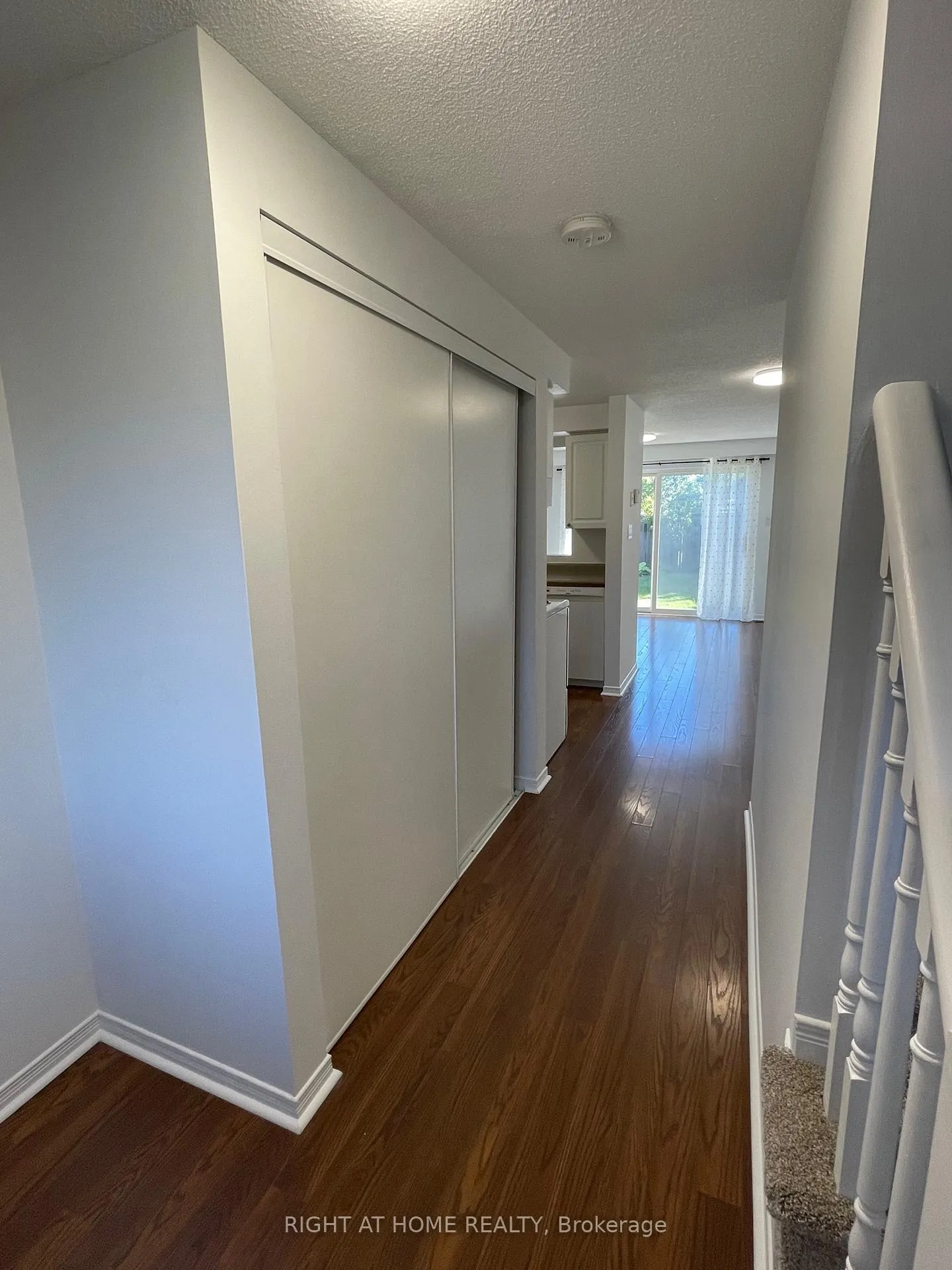 Photo 3 of 59 Lions Gate Boulevard, Barrie, Little Lake — HOMEH