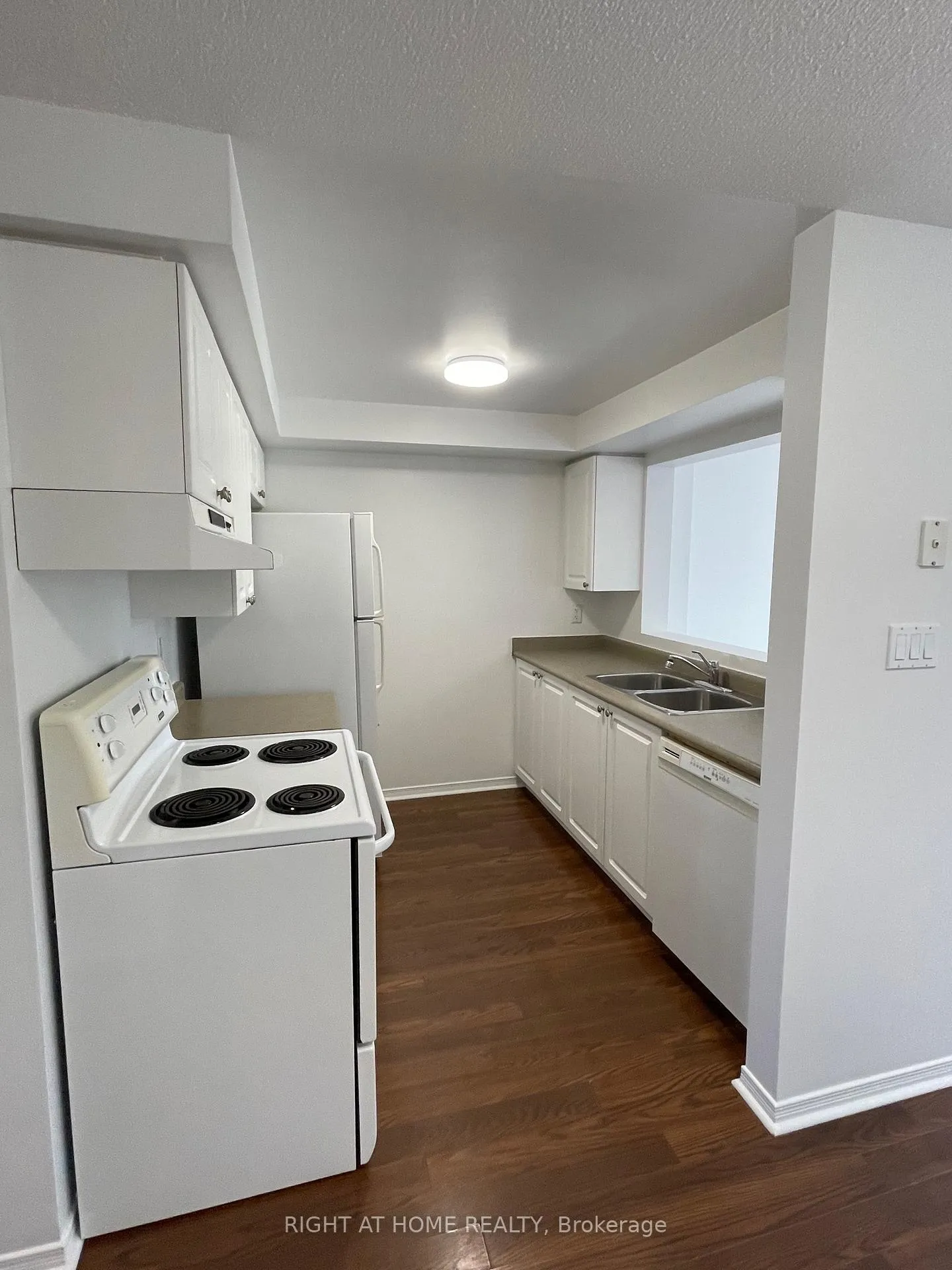 Photo 11 of 59 Lions Gate Boulevard, Barrie, Little Lake — HOMEH