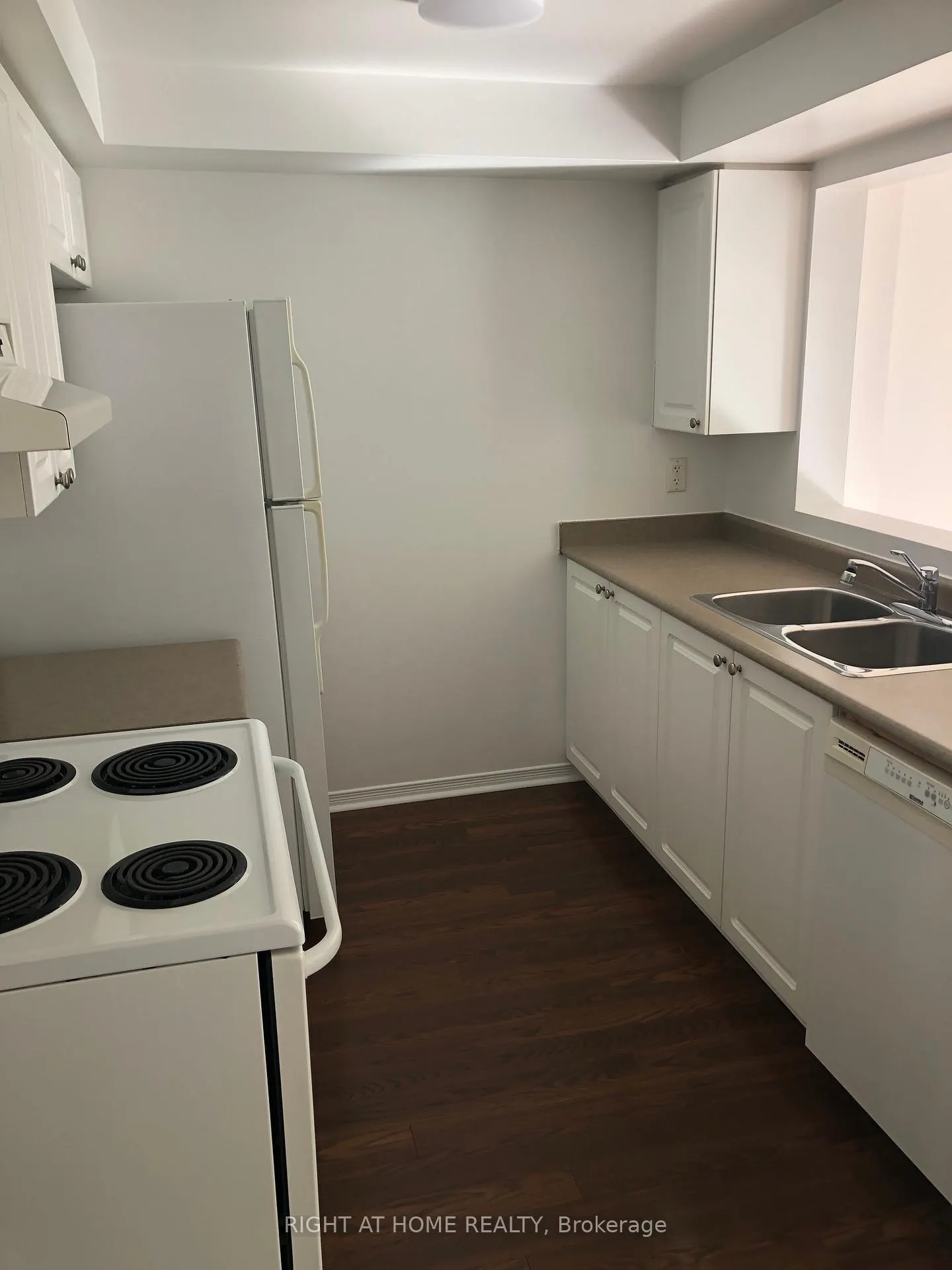 Photo 12 of 59 Lions Gate Boulevard, Barrie, Little Lake — HOMEH