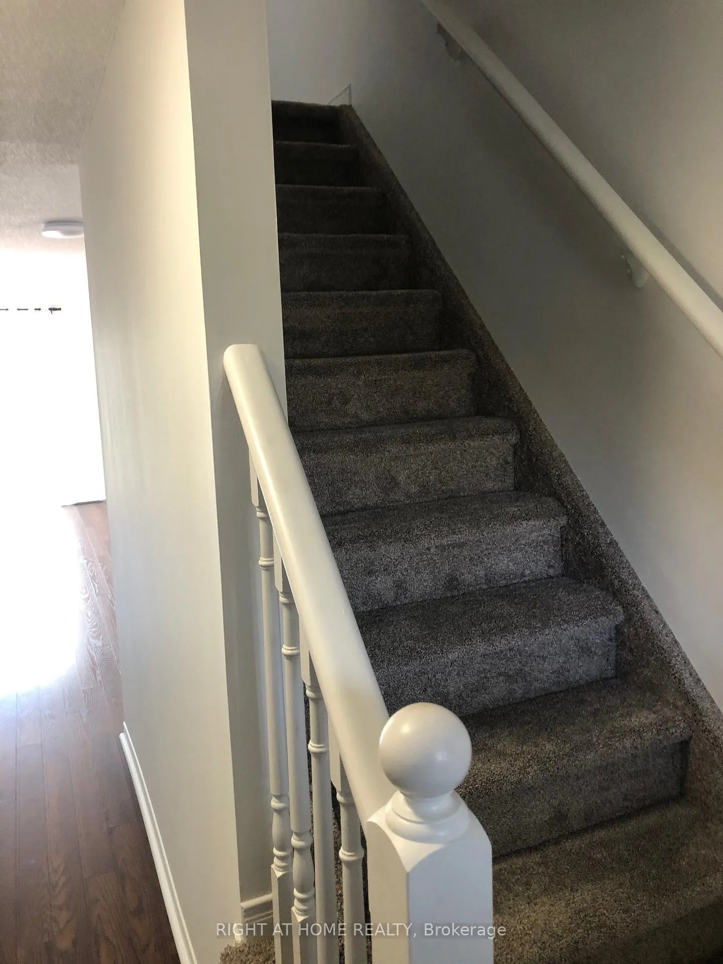 Photo 13 of 59 Lions Gate Boulevard, Barrie, Little Lake — HOMEH