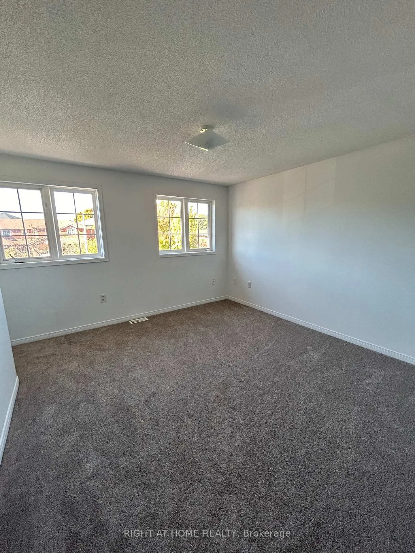 Photo 14 of 59 Lions Gate Boulevard, Barrie, Little Lake — HOMEH
