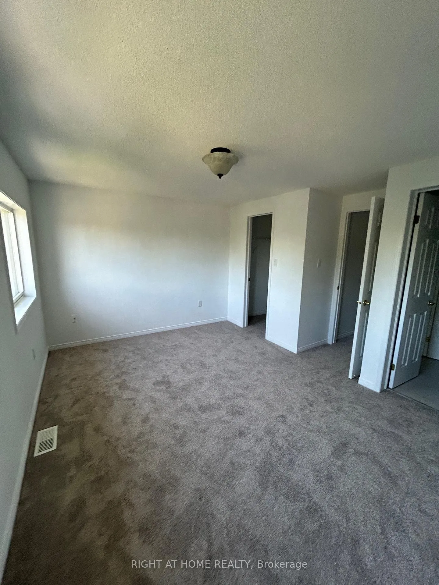 Photo 19 of 59 Lions Gate Boulevard, Barrie, Little Lake — HOMEH