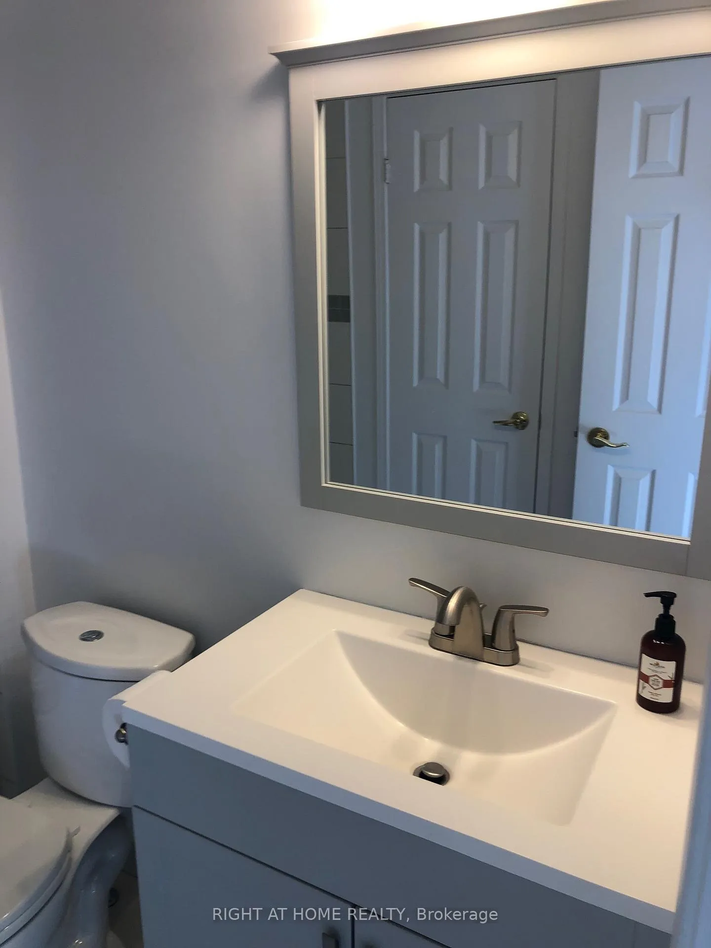 Photo 23 of 59 Lions Gate Boulevard, Barrie, Little Lake — HOMEH