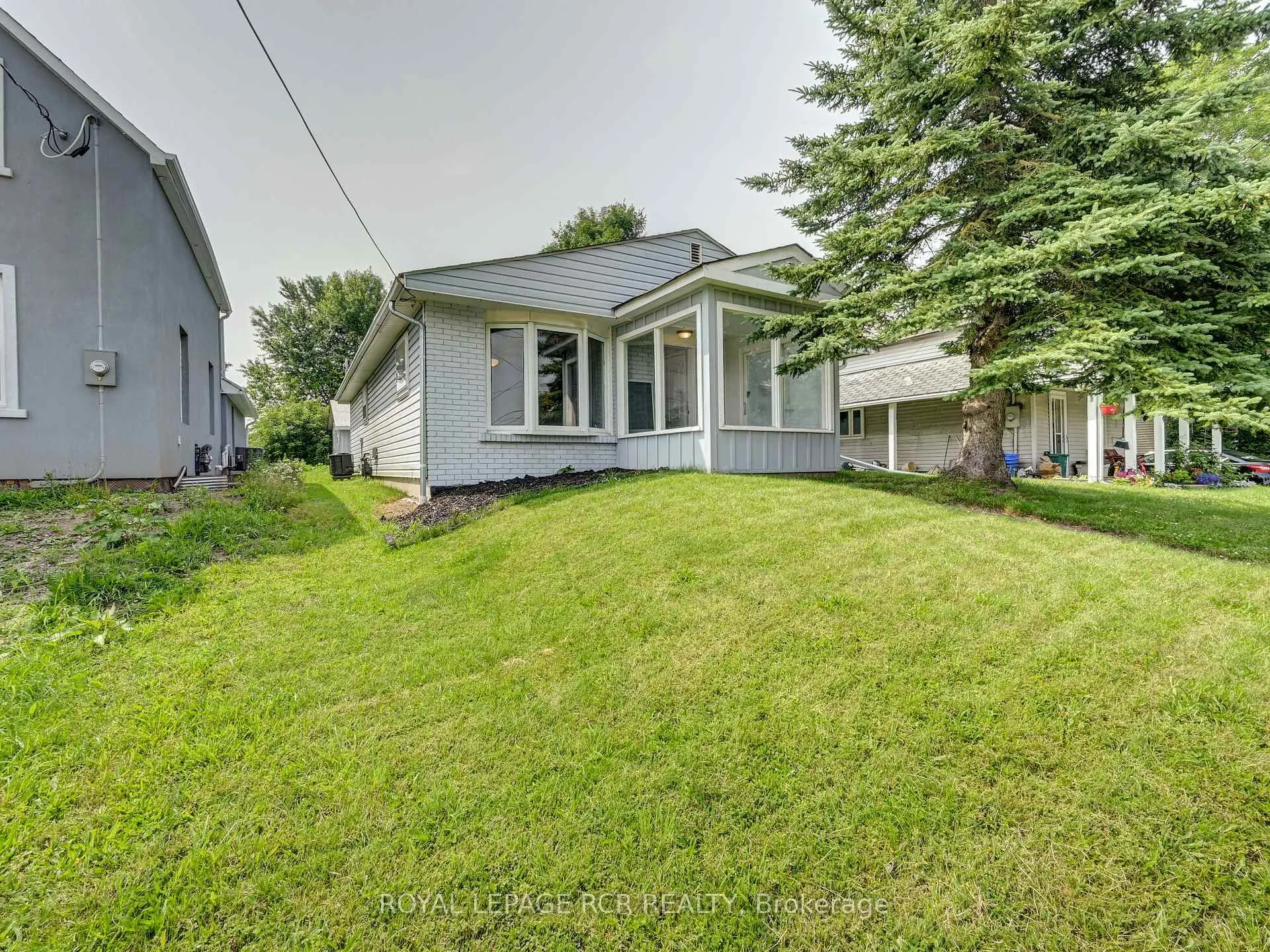 Photo 3 of 511 Main Street E, Shelburne — HOMEH