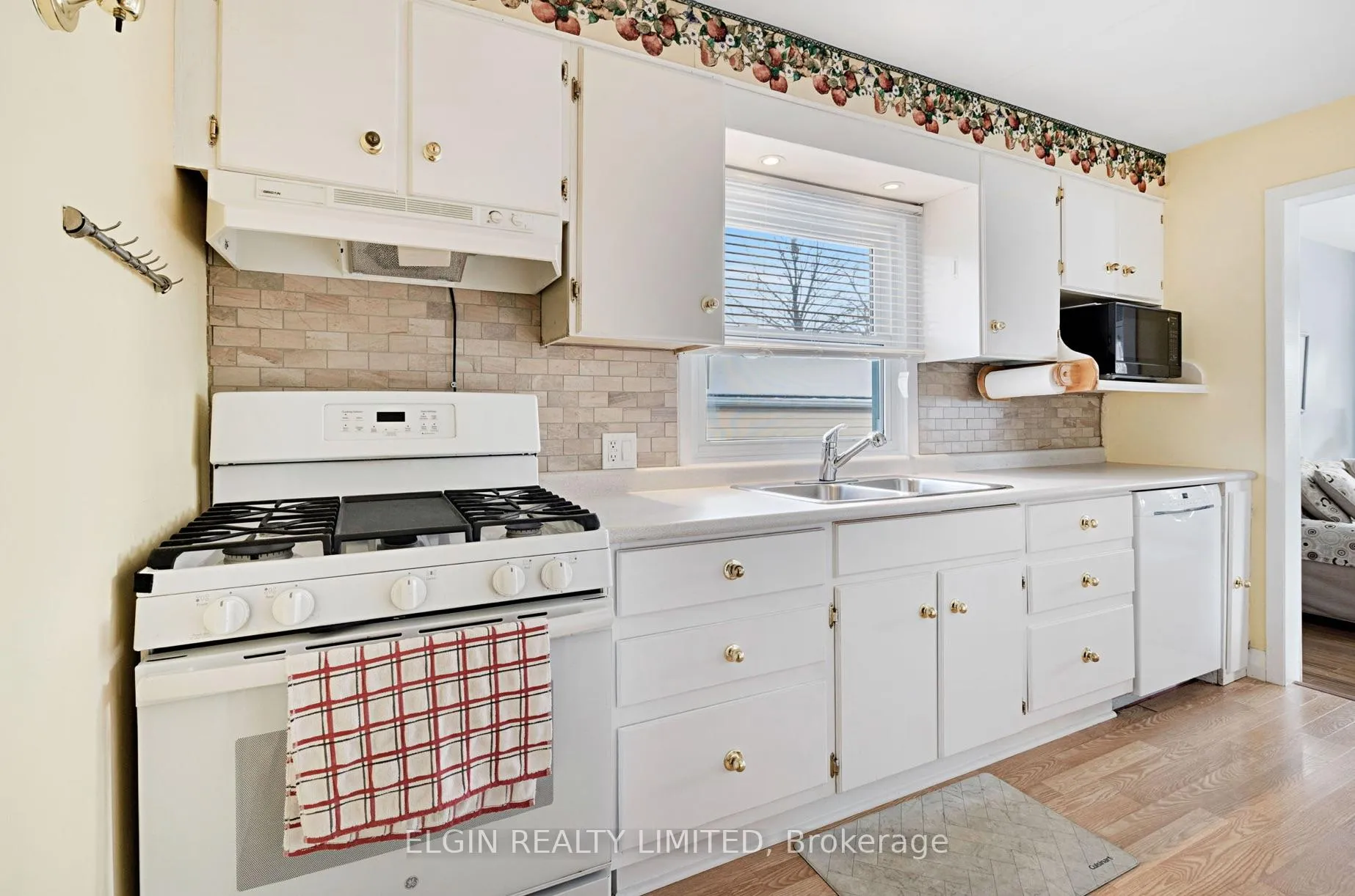 Photo 17 of 161 Chestnut Street, St. Thomas — HOMEH