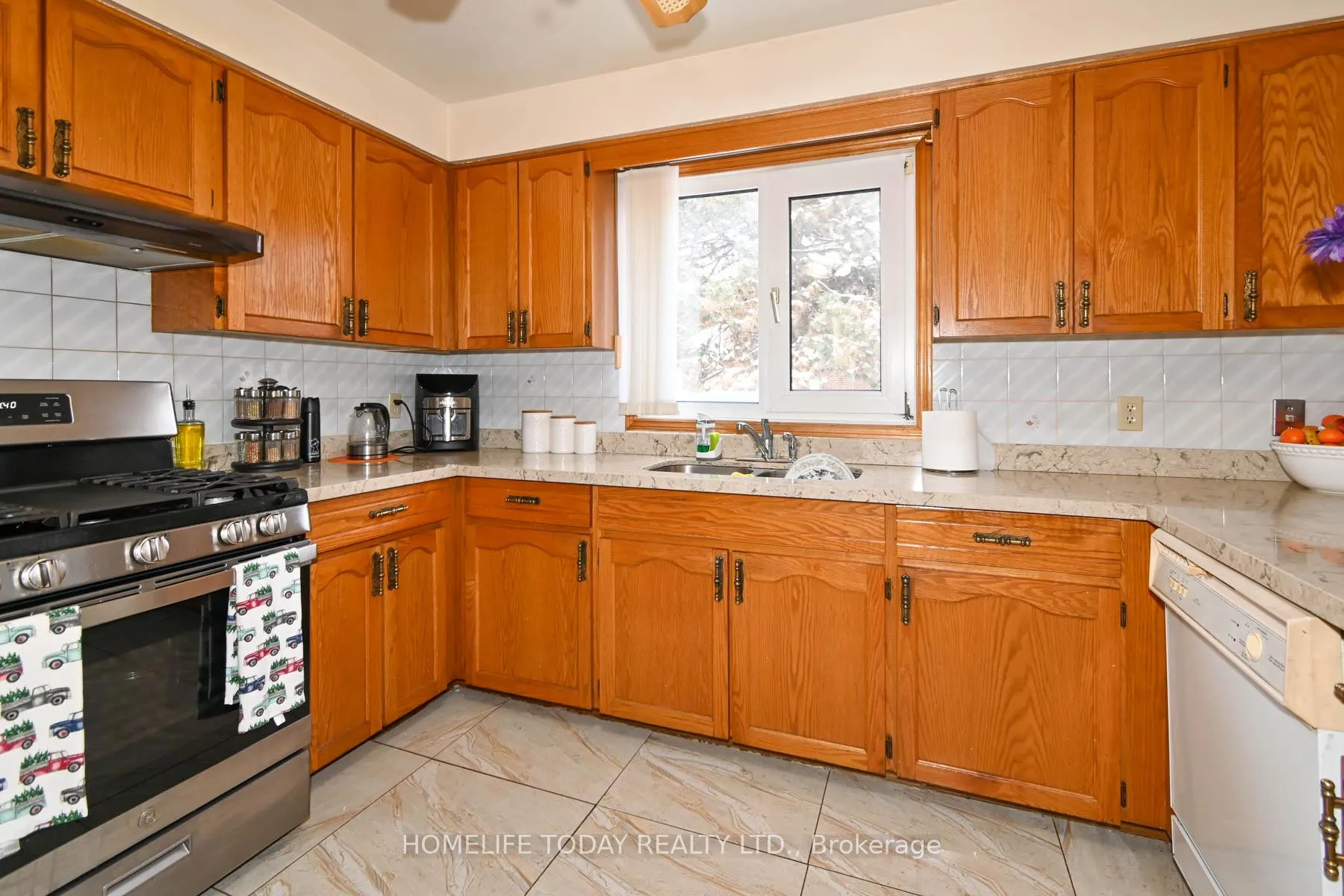 Photo 8 of 24 Eton Street, Markham, Village Green-South Unionville — HOMEH