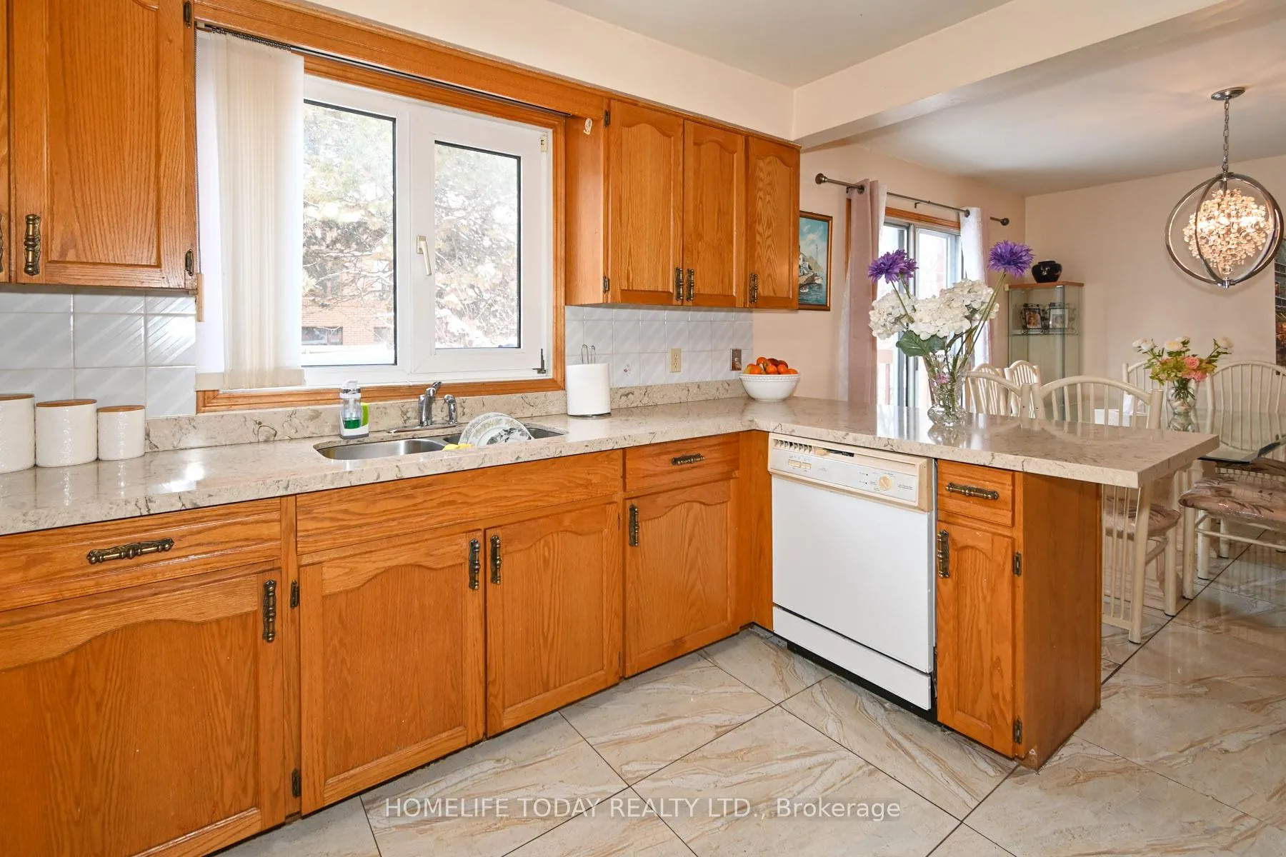 Photo 10 of 24 Eton Street, Markham, Village Green-South Unionville — HOMEH