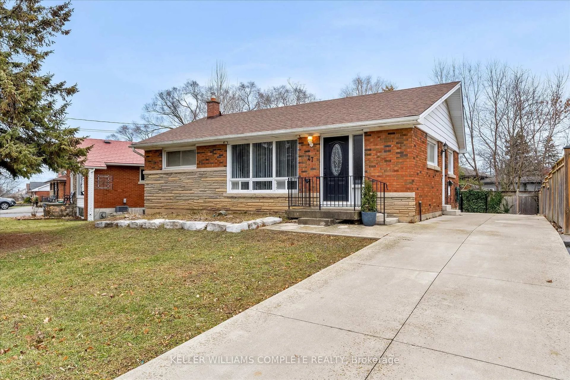Photo 2 of 47 Battlefield Drive, Hamilton, Stoney Creek — HOMEH