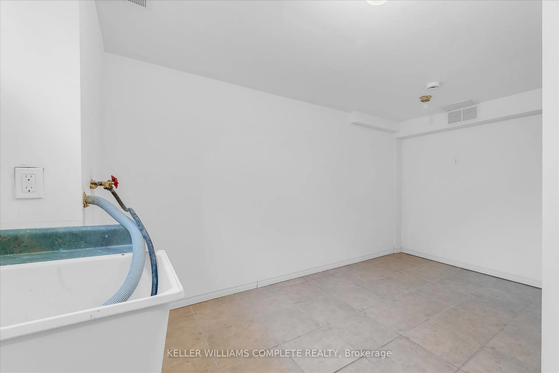 Photo 23 of 47 Battlefield Drive, Hamilton, Stoney Creek — HOMEH