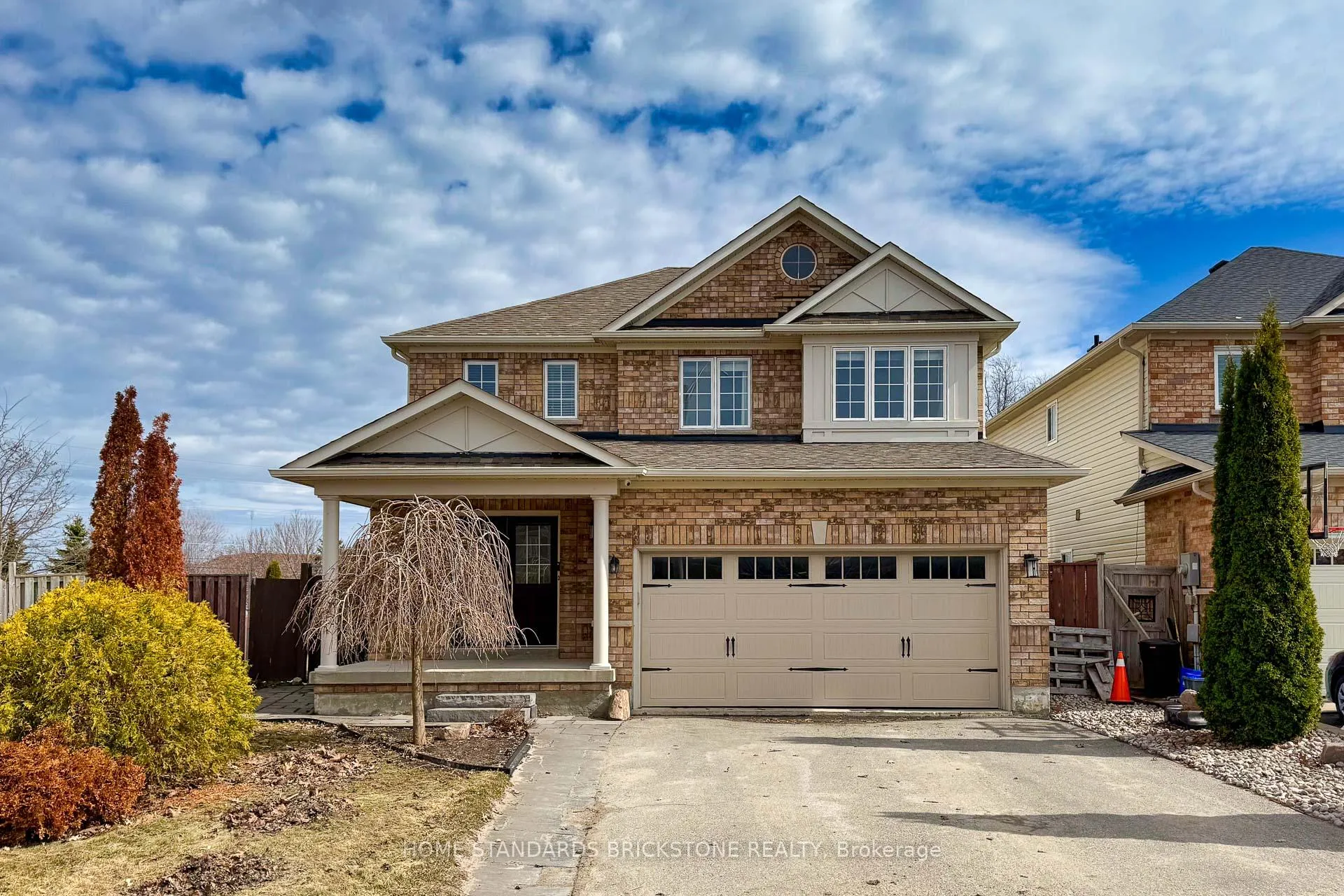 Front of 37 Lake Cres Street