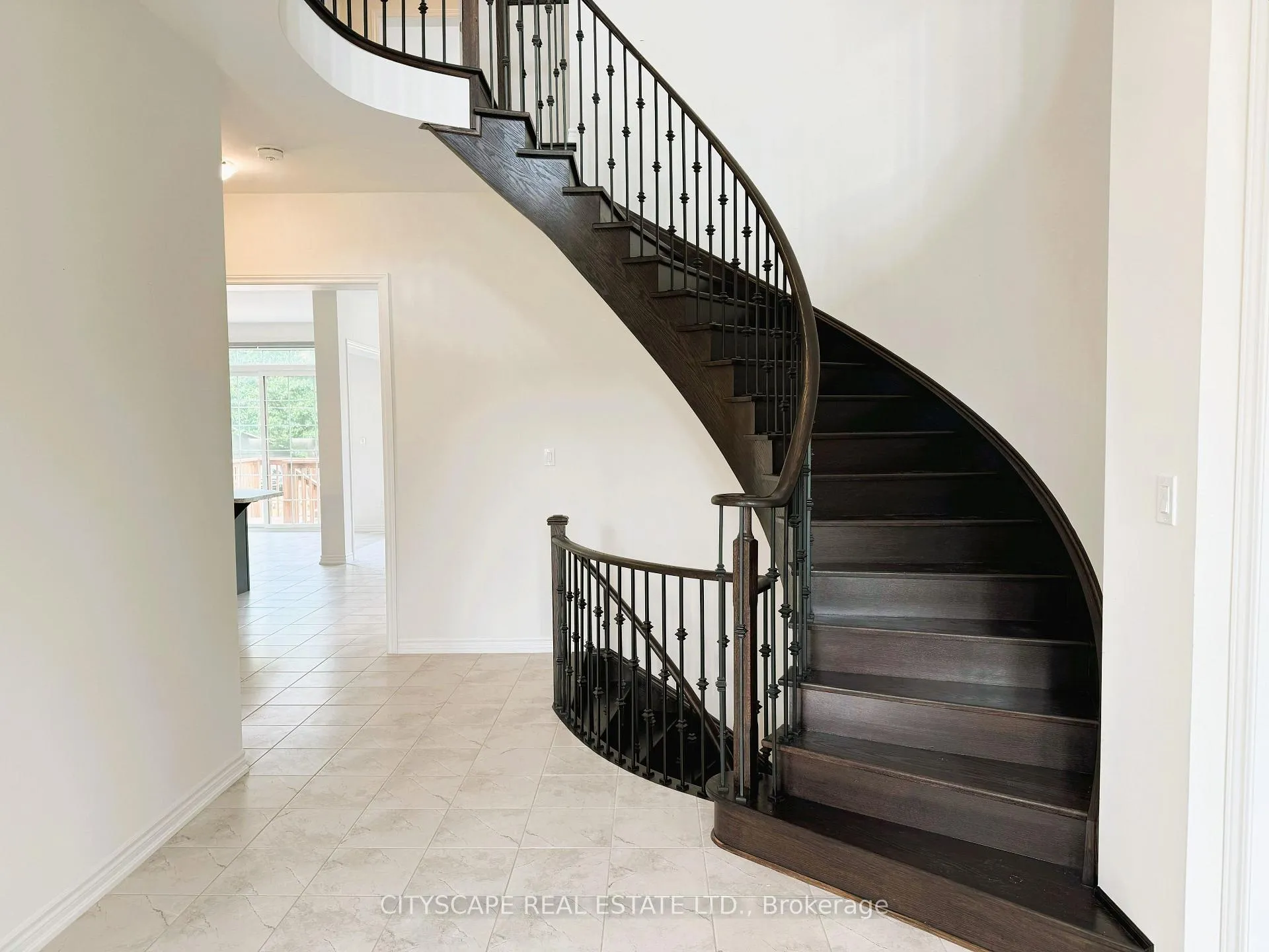Photo 5 of 51 Sanford Circle, Springwater, Centre Vespra — HOMEH