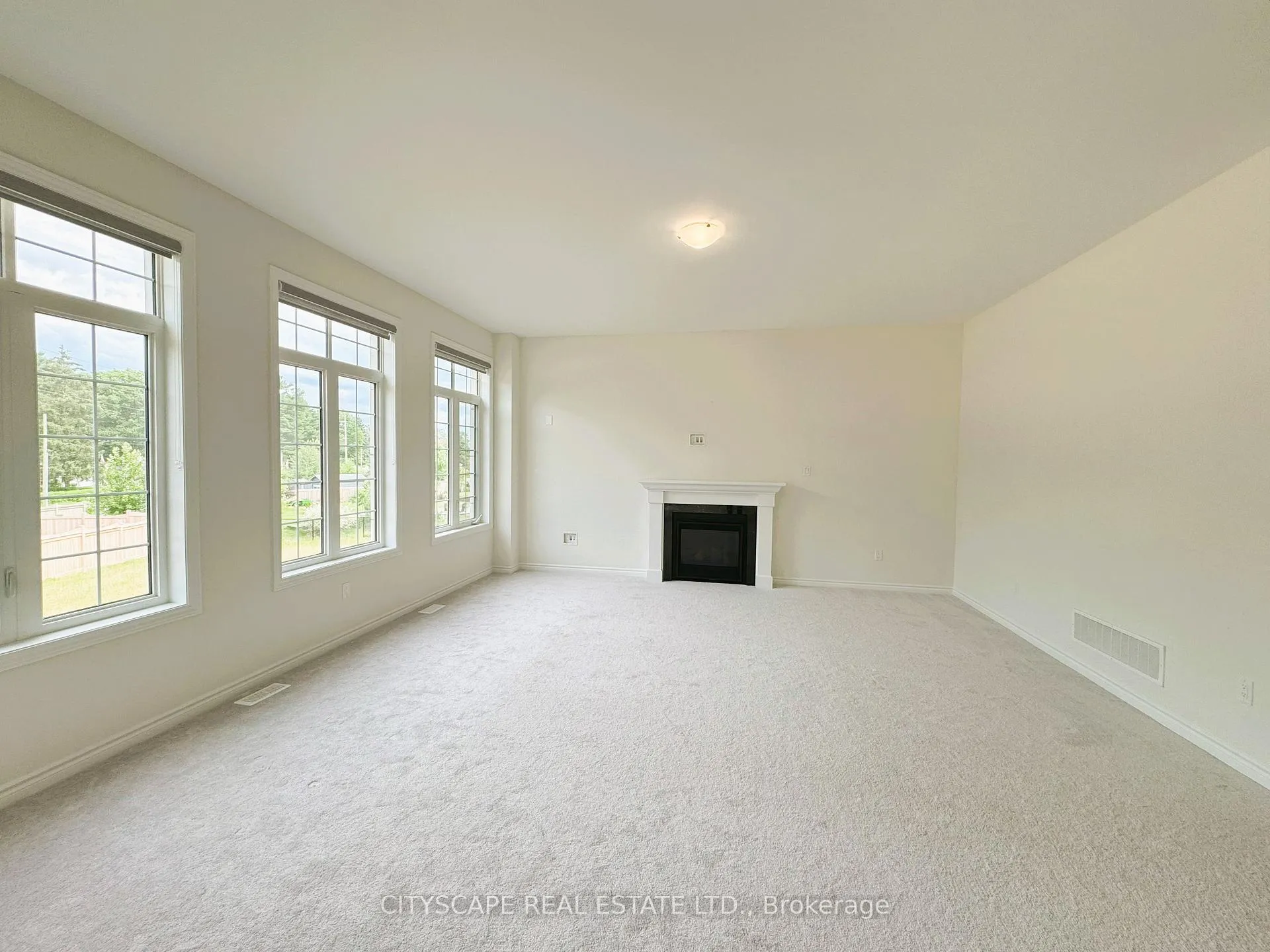 Photo 10 of 51 Sanford Circle, Springwater, Centre Vespra — HOMEH