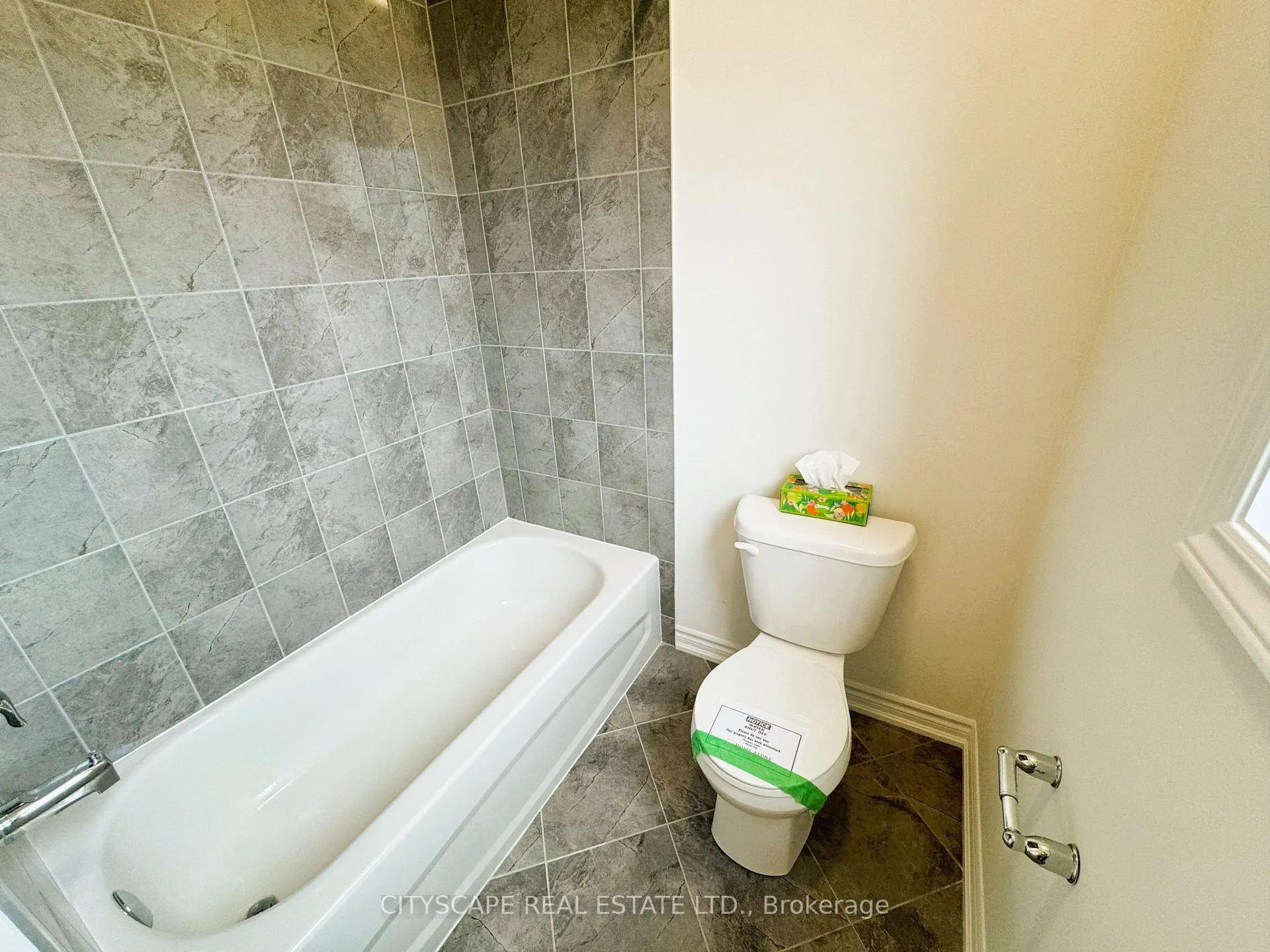 Photo 27 of 51 Sanford Circle, Springwater, Centre Vespra — HOMEH