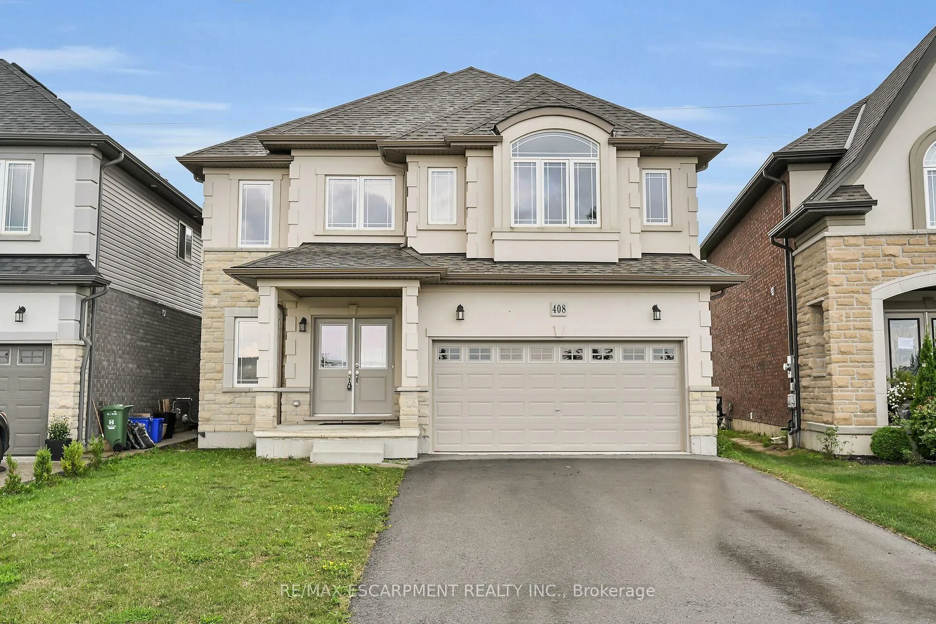 Photo 2 of 408 Dalgleish Trail, Hamilton, Stoney Creek Mountain — HOMEH