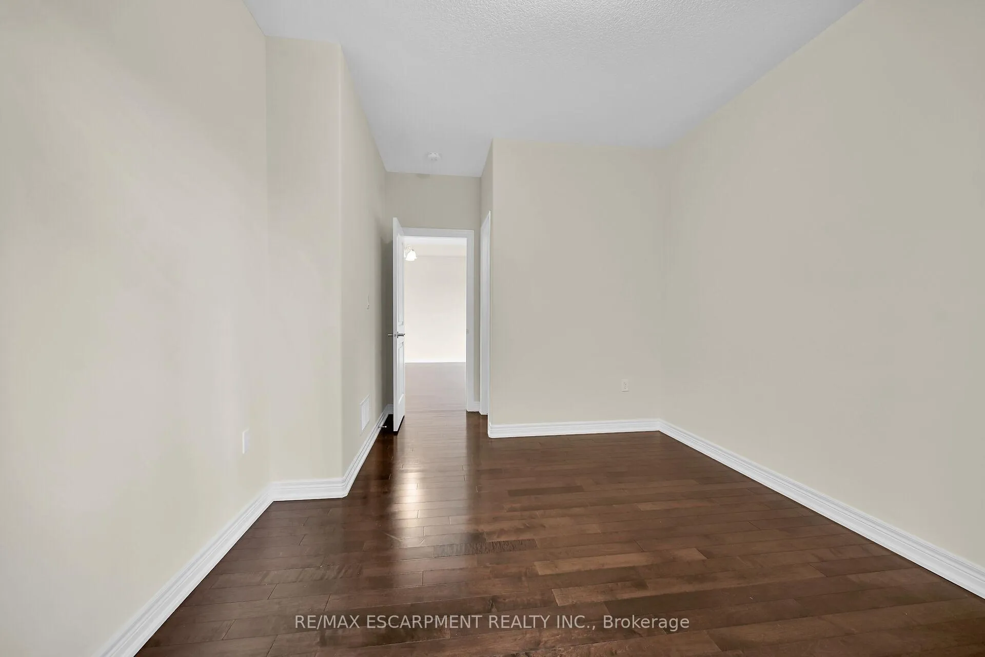 Photo 18 of 408 Dalgleish Trail, Hamilton, Stoney Creek Mountain — HOMEH