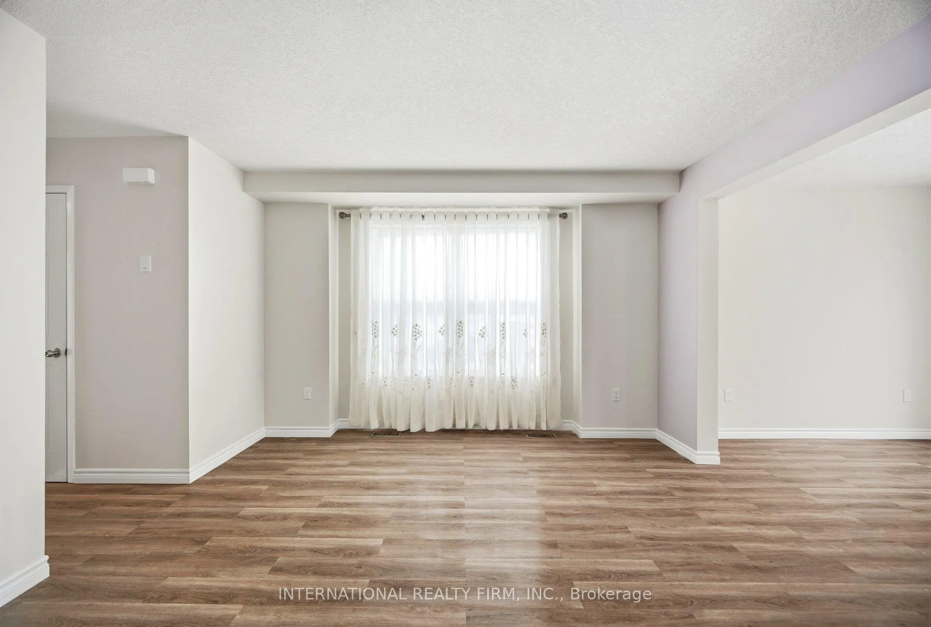 Photo 3 of 116 Brookfield Crescent, Kitchener, Country Hills West — HOMEH