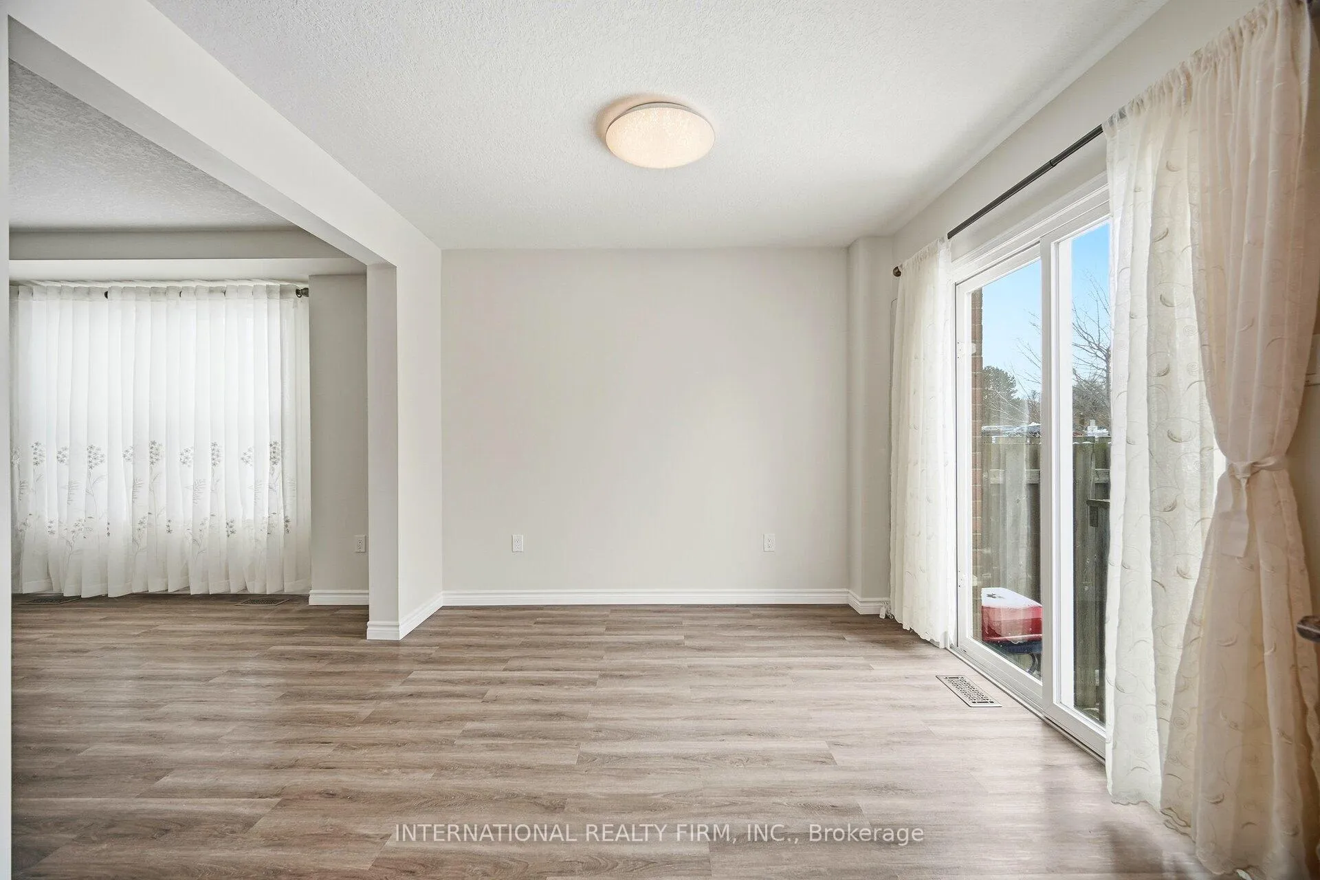 Photo 4 of 116 Brookfield Crescent, Kitchener, Country Hills West — HOMEH