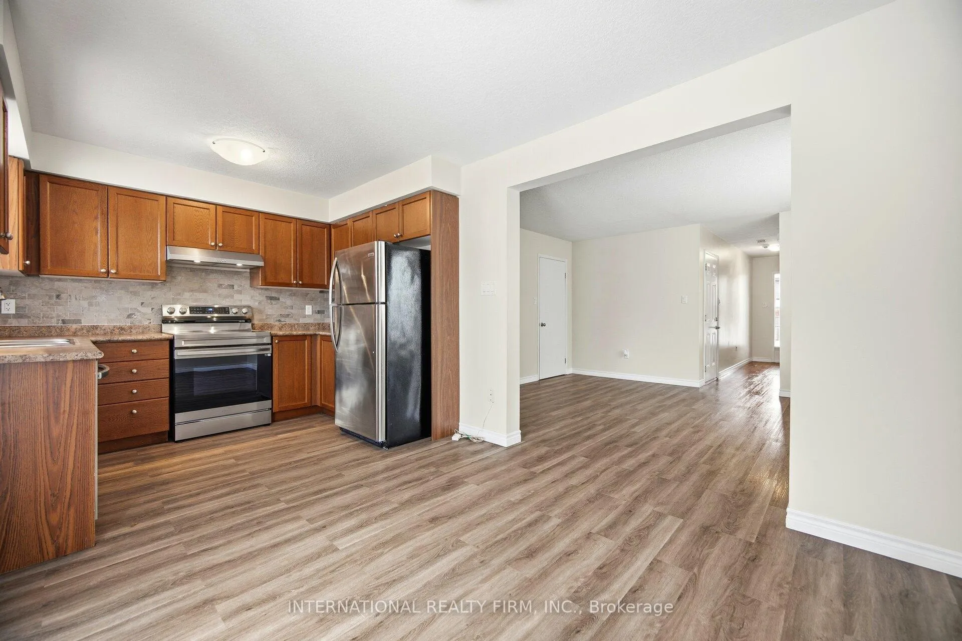 Photo 5 of 116 Brookfield Crescent, Kitchener, Country Hills West — HOMEH