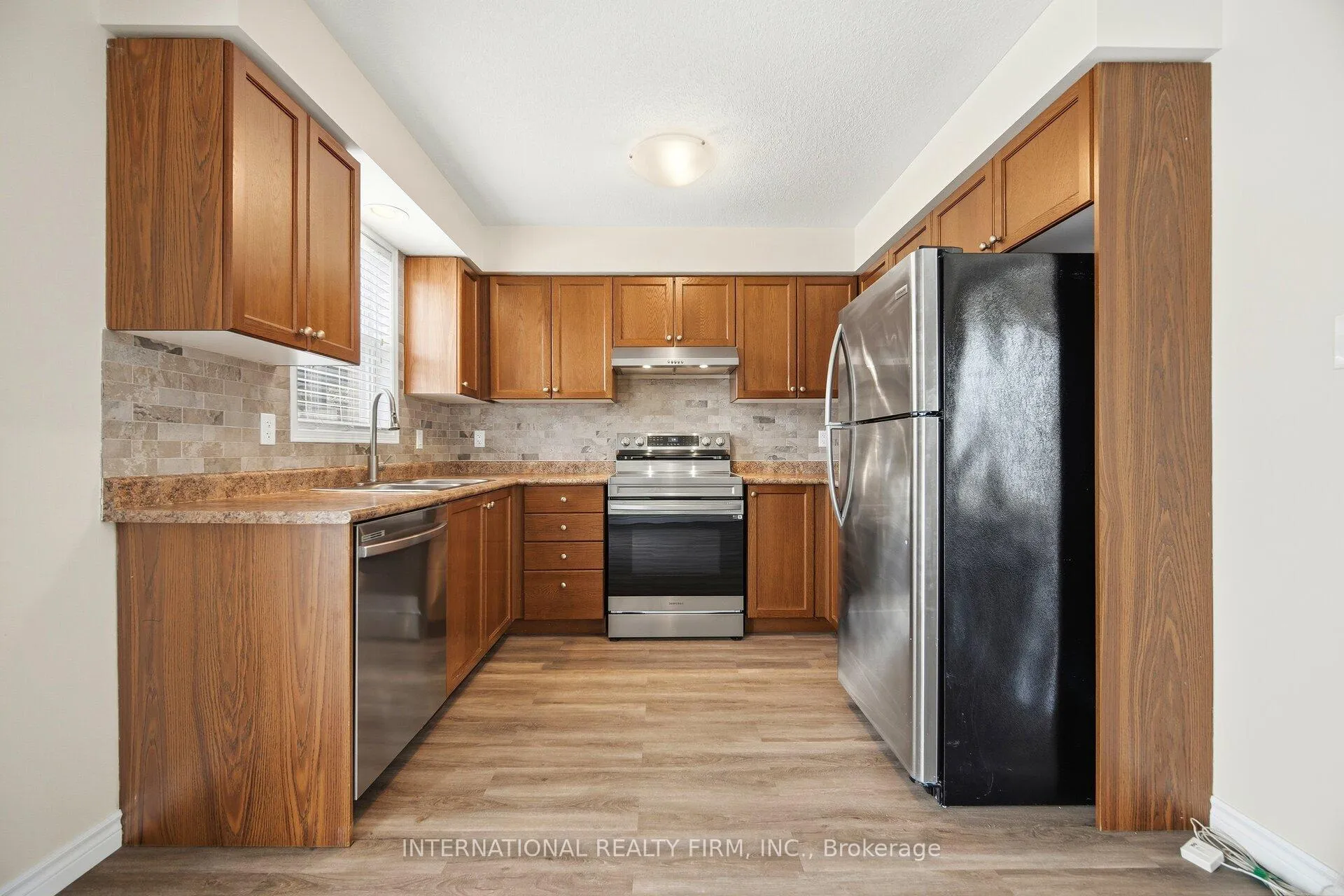 Photo 6 of 116 Brookfield Crescent, Kitchener, Country Hills West — HOMEH