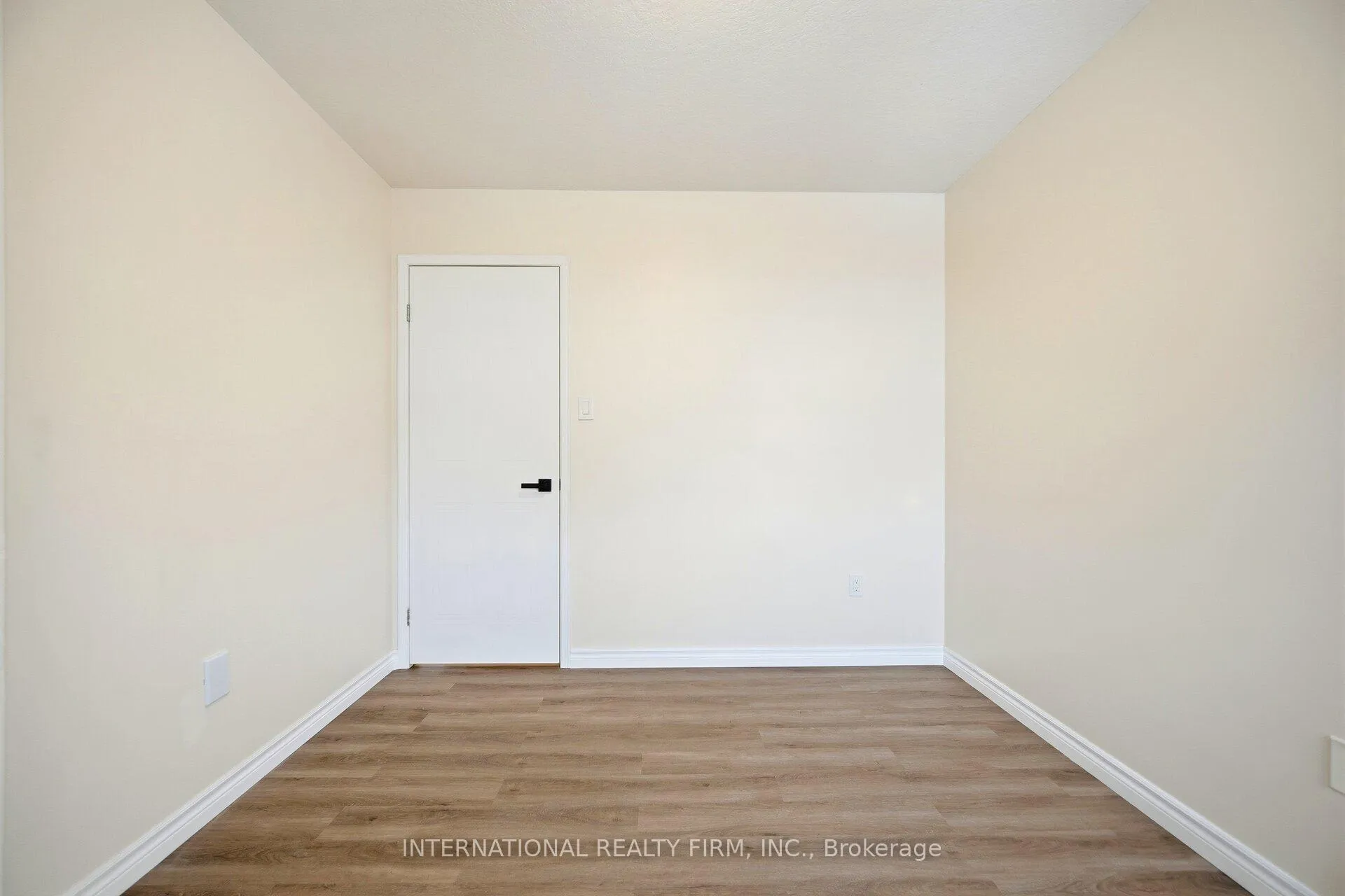 Photo 10 of 116 Brookfield Crescent, Kitchener, Country Hills West — HOMEH
