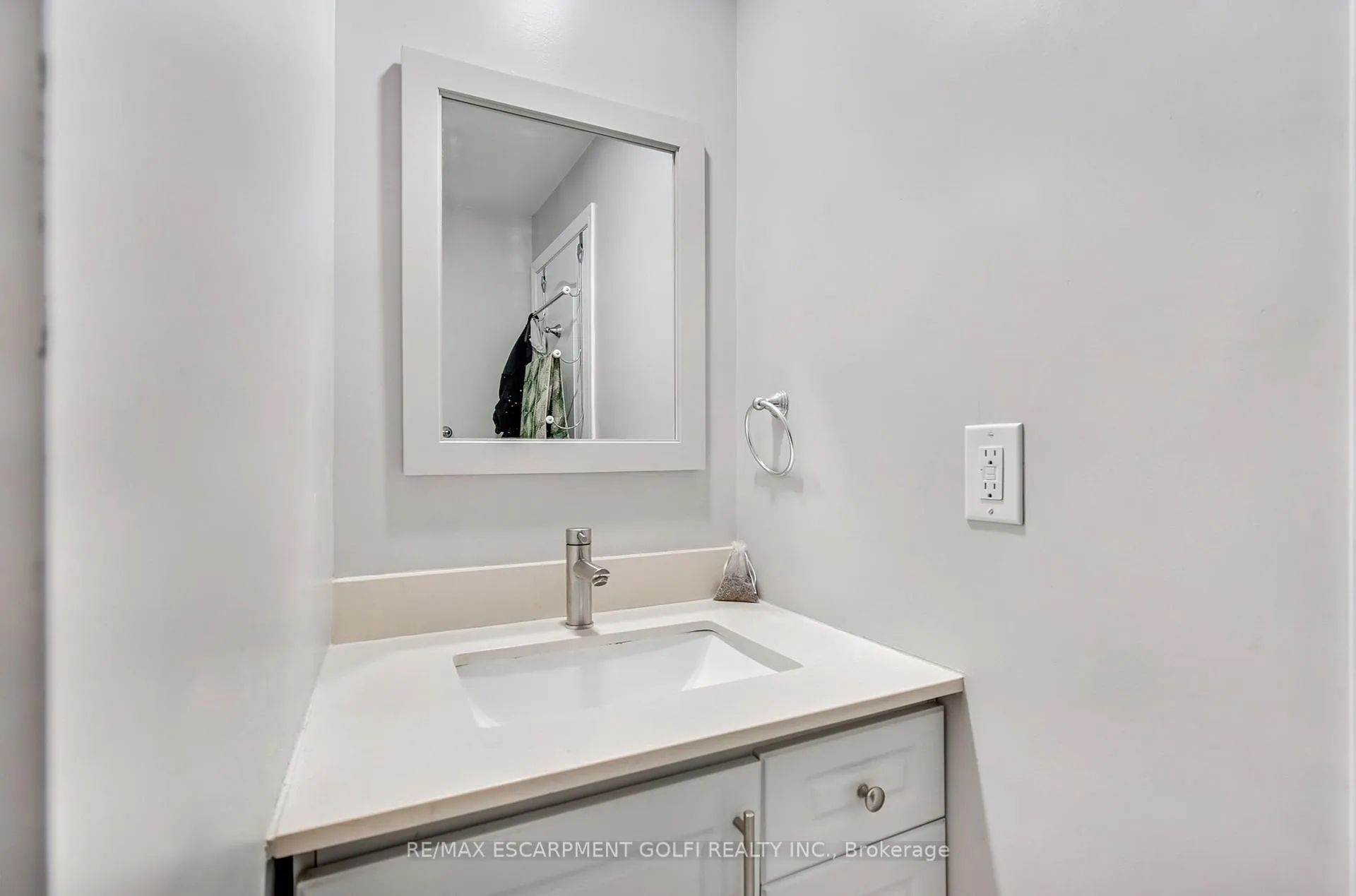 Photo 31 of 24 Diamond Court, Hamilton, Mountview — HOMEH