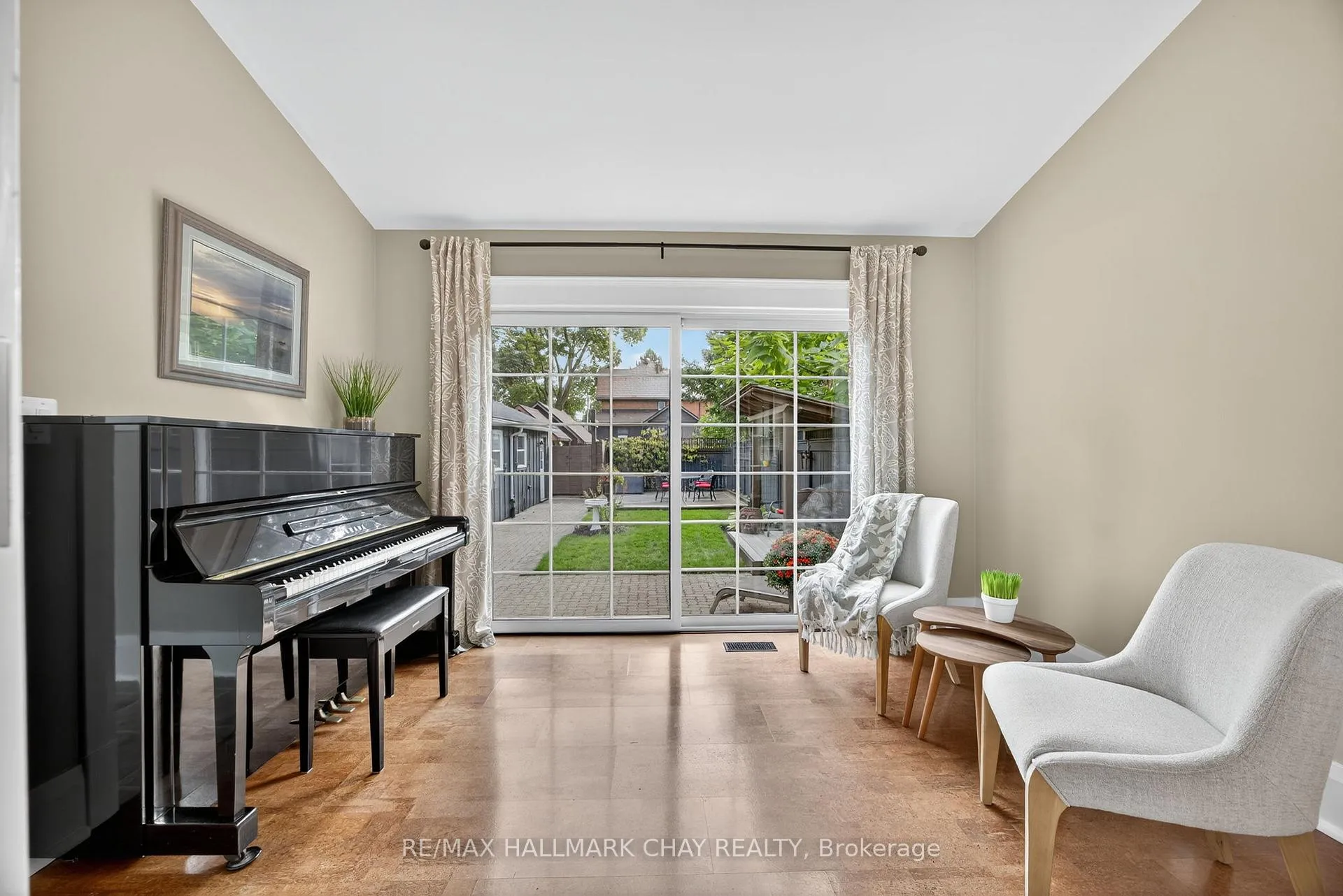 Photo 17 of 53 Eccles Street N, Barrie, Queen's Park — HOMEH