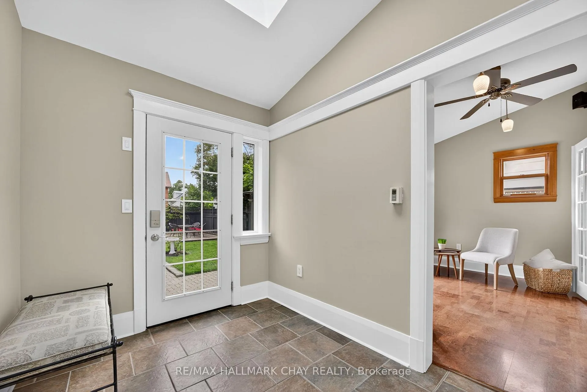 Photo 19 of 53 Eccles Street N, Barrie, Queen's Park — HOMEH